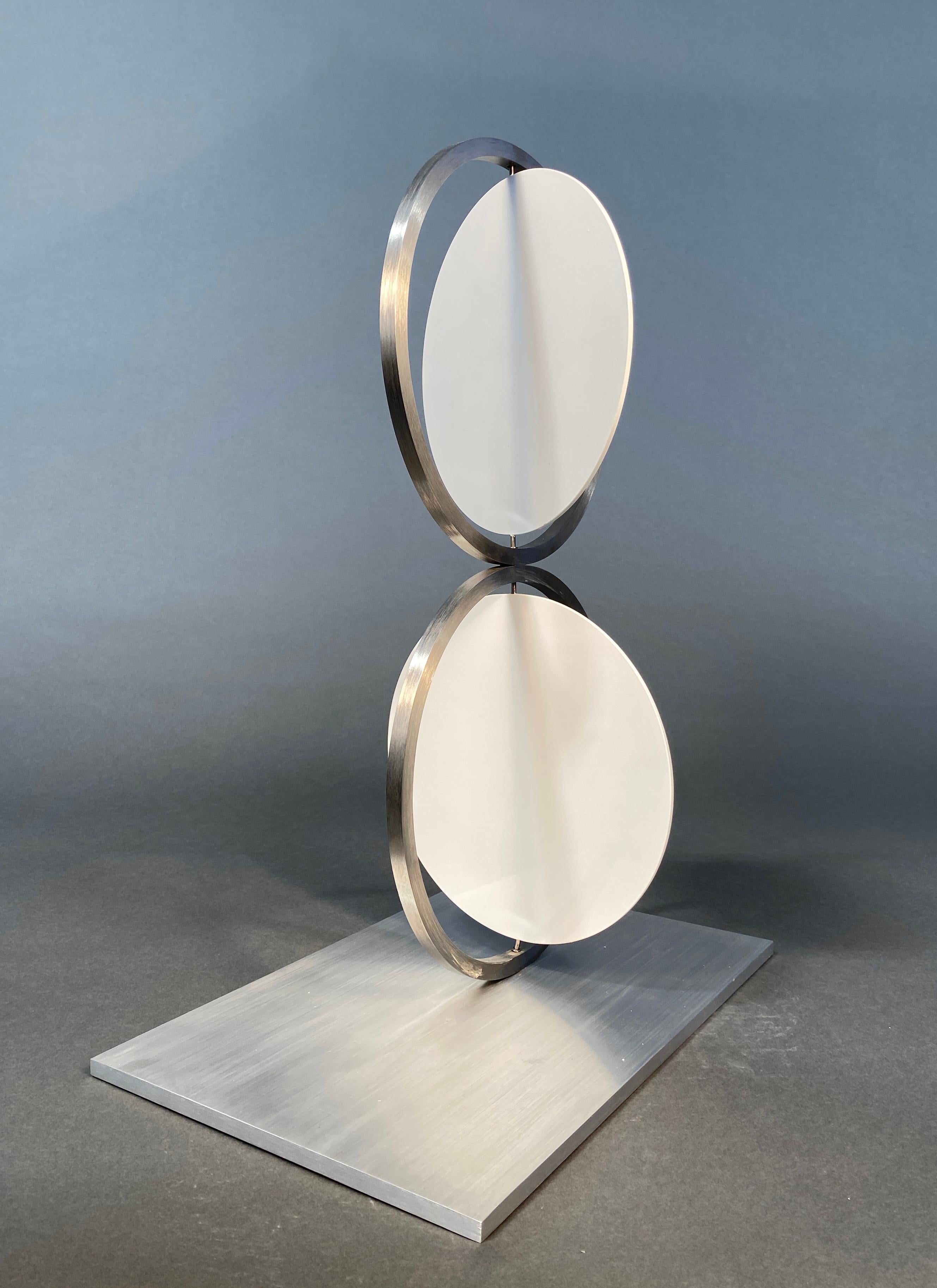 Escultura cinética Figura 8 blanca - Sculpture Cinético de Roger Phillips