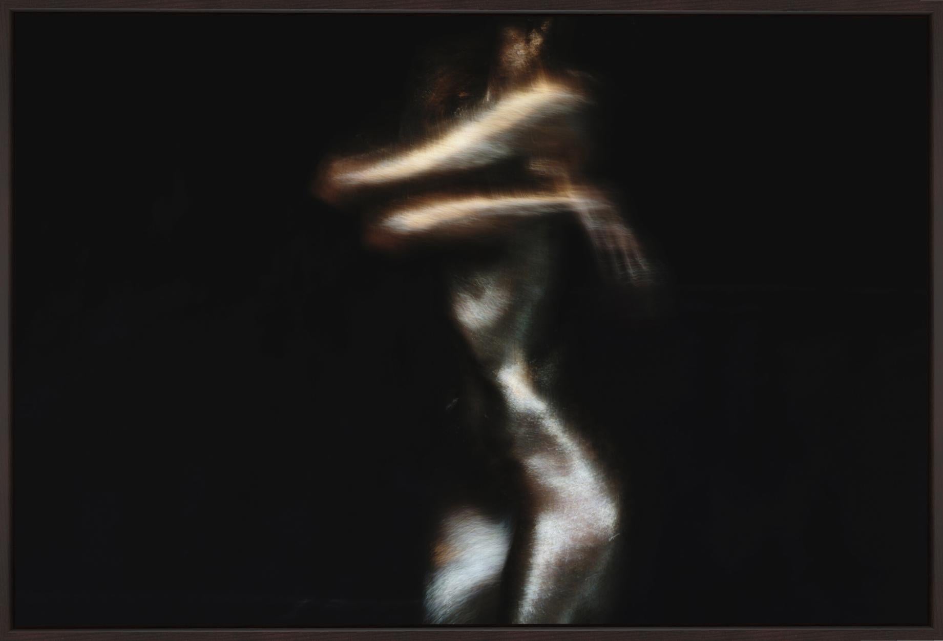 Hope in My Embrace – Abstrakte expressionistische Kunstfotografie – Photograph von Roger Reist