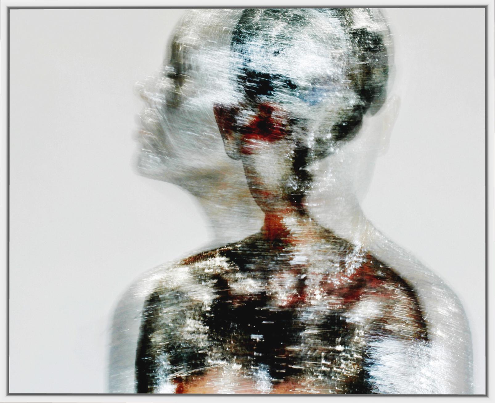 Human Alien – Abstrakt-expressionistische Kunstfotografie (Abstrakter Expressionismus), Photograph, von Roger Reist
