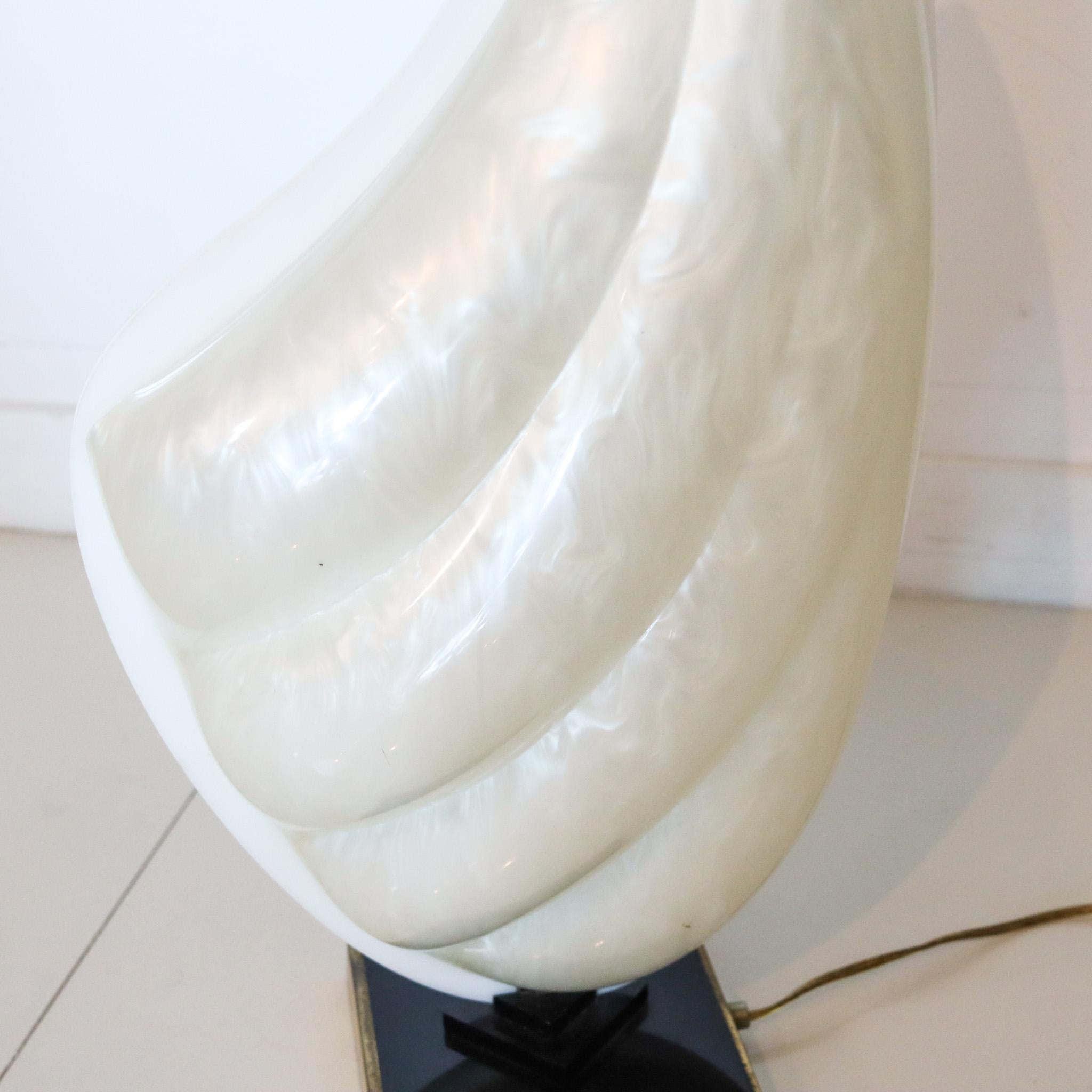 Table lamp designed by Roger Rougier (1926-1993).

A vintage sculptural modernist piece, created by the French-Canadian designer Roger Rougier, back in the 1970's. It was designed in the shape of a tall Clam and crafted with white milky acrylics.