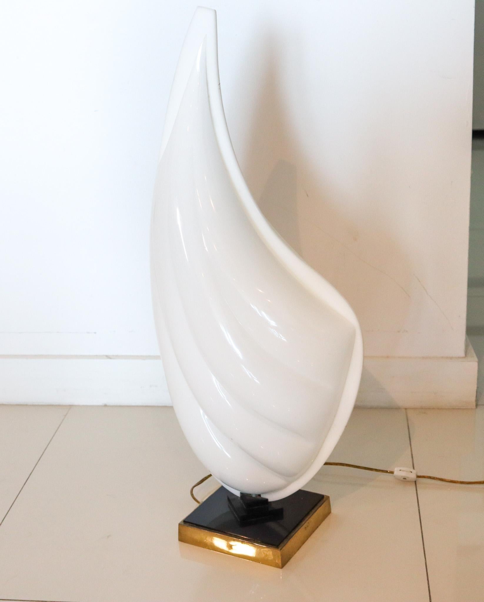 Hand-Crafted Roger Rougier 1970 Single Modernist Table Acrylic Lamp in Clam Shaped For Sale