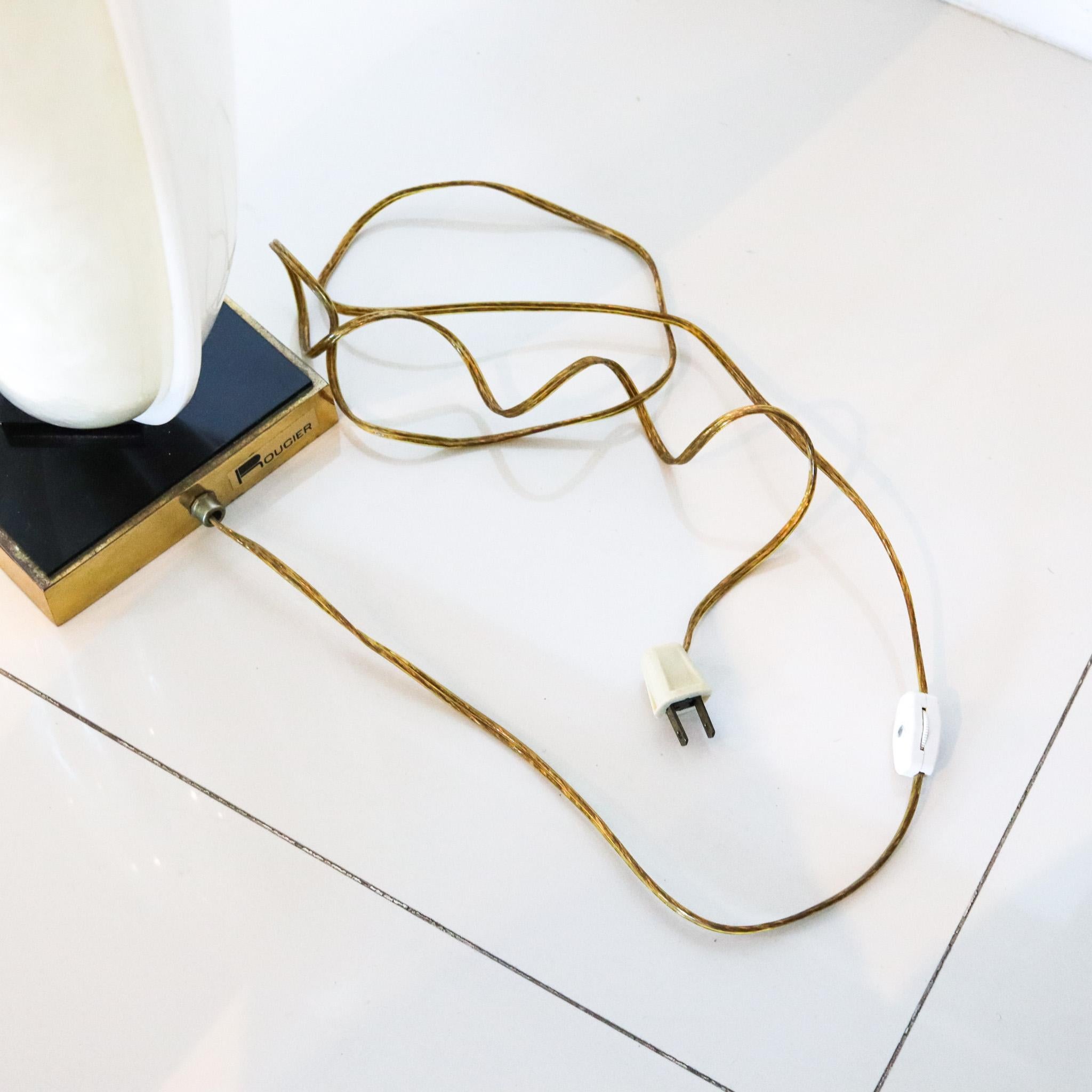 Fait main Roger Rougier lampe de bureau moderniste simple en forme delam en acrylique, 1970 en vente