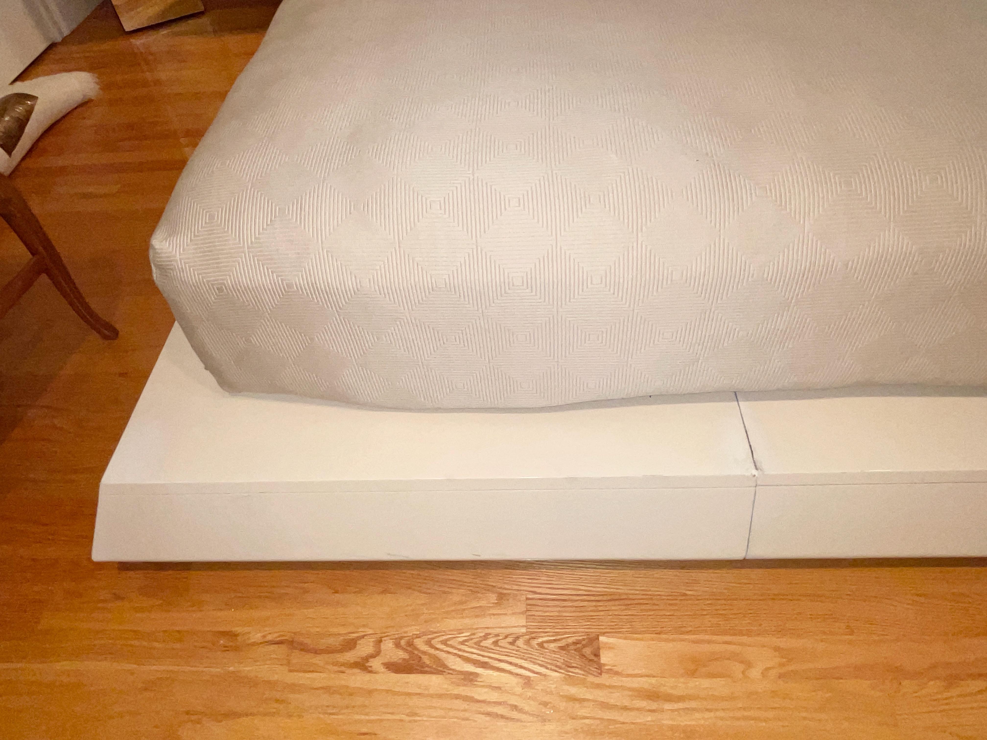 Cama Lacada Roger Rougier - Queen en Bueno estado para la venta en Hanover, MA