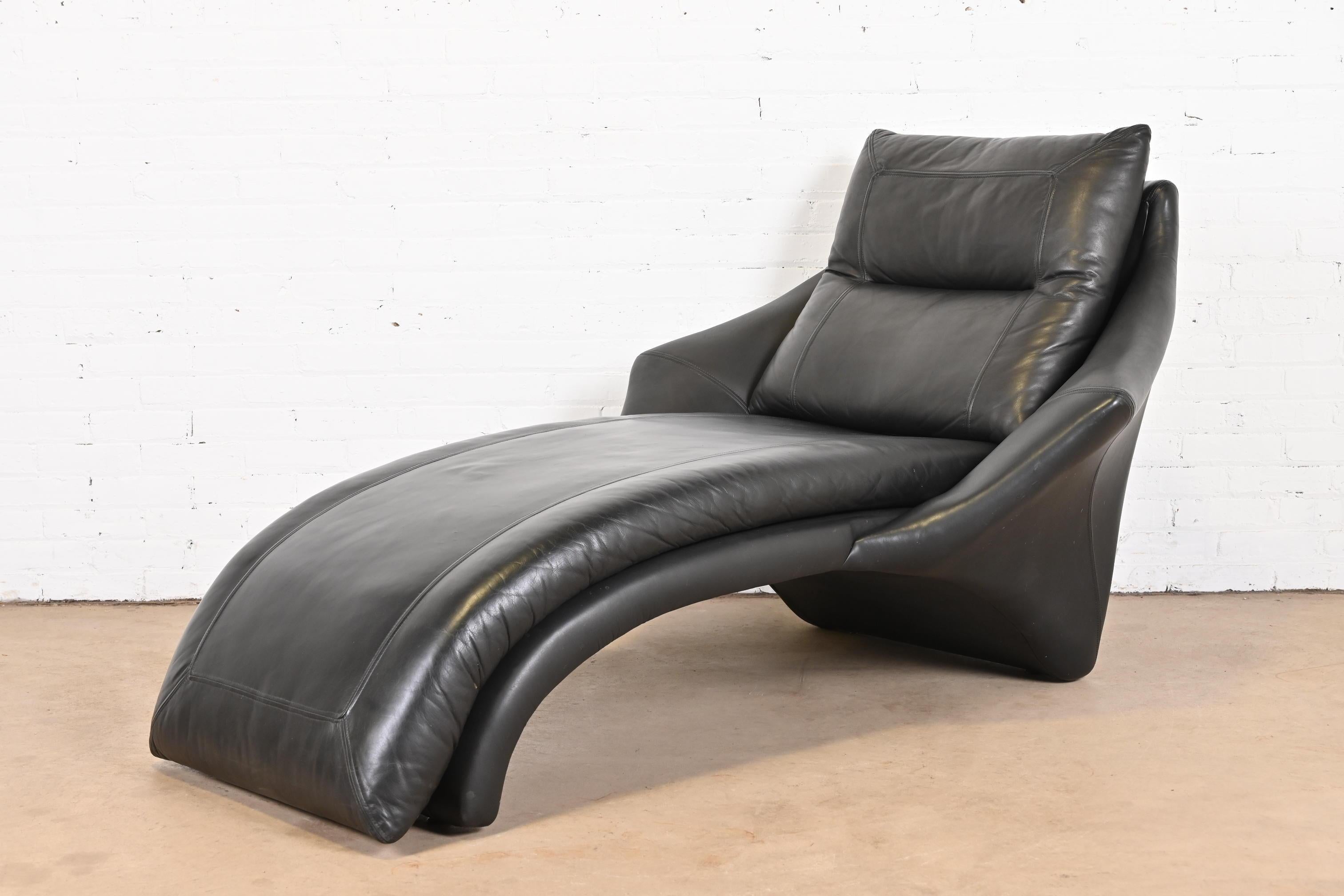 A gorgeous Modern black leather chaise lounge chair

By Roger Rougier

Canada, 1980s

Measures: 46