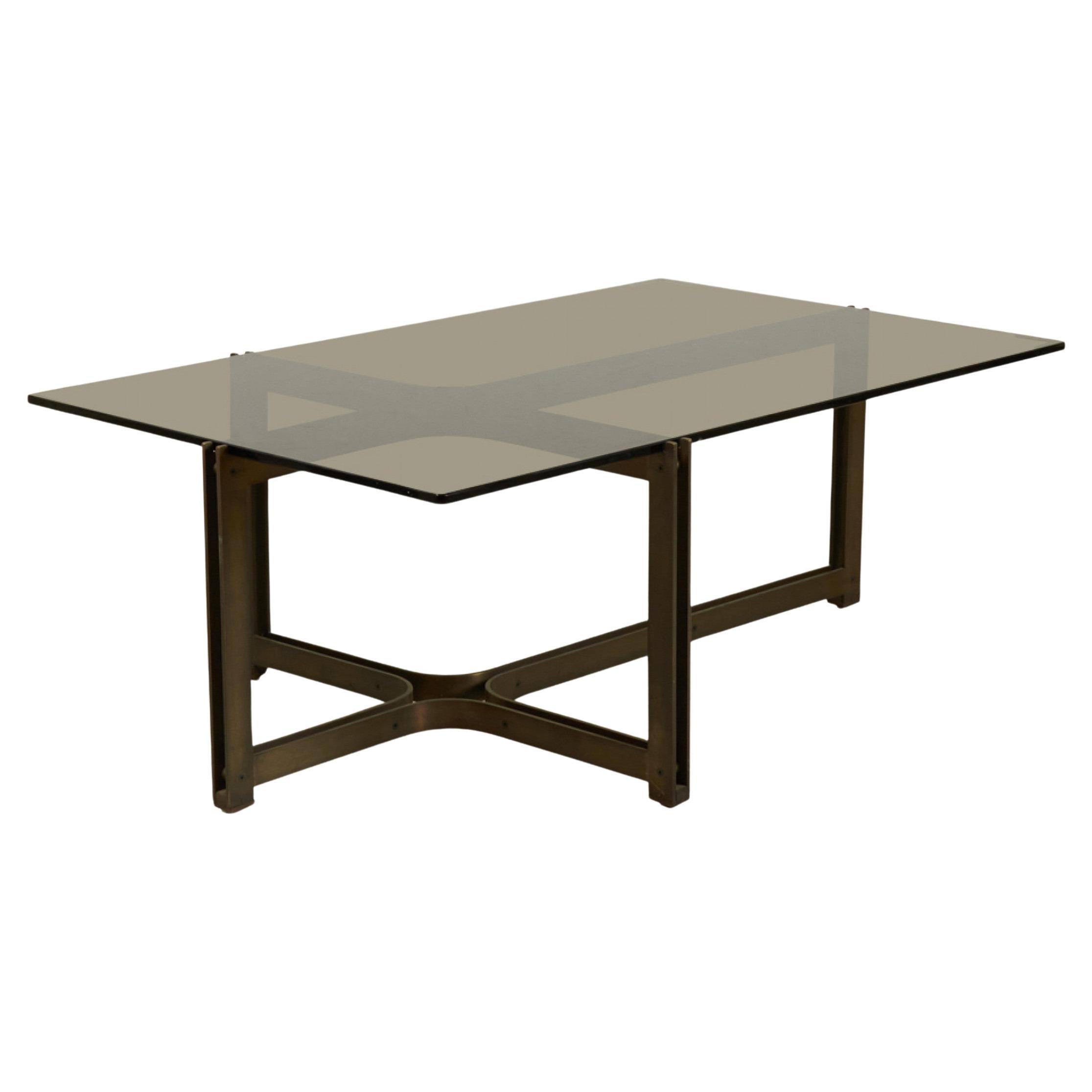 Table basse/table à cocktail Roger Sprunger pour Dunbar en bronze et verre fumé en vente