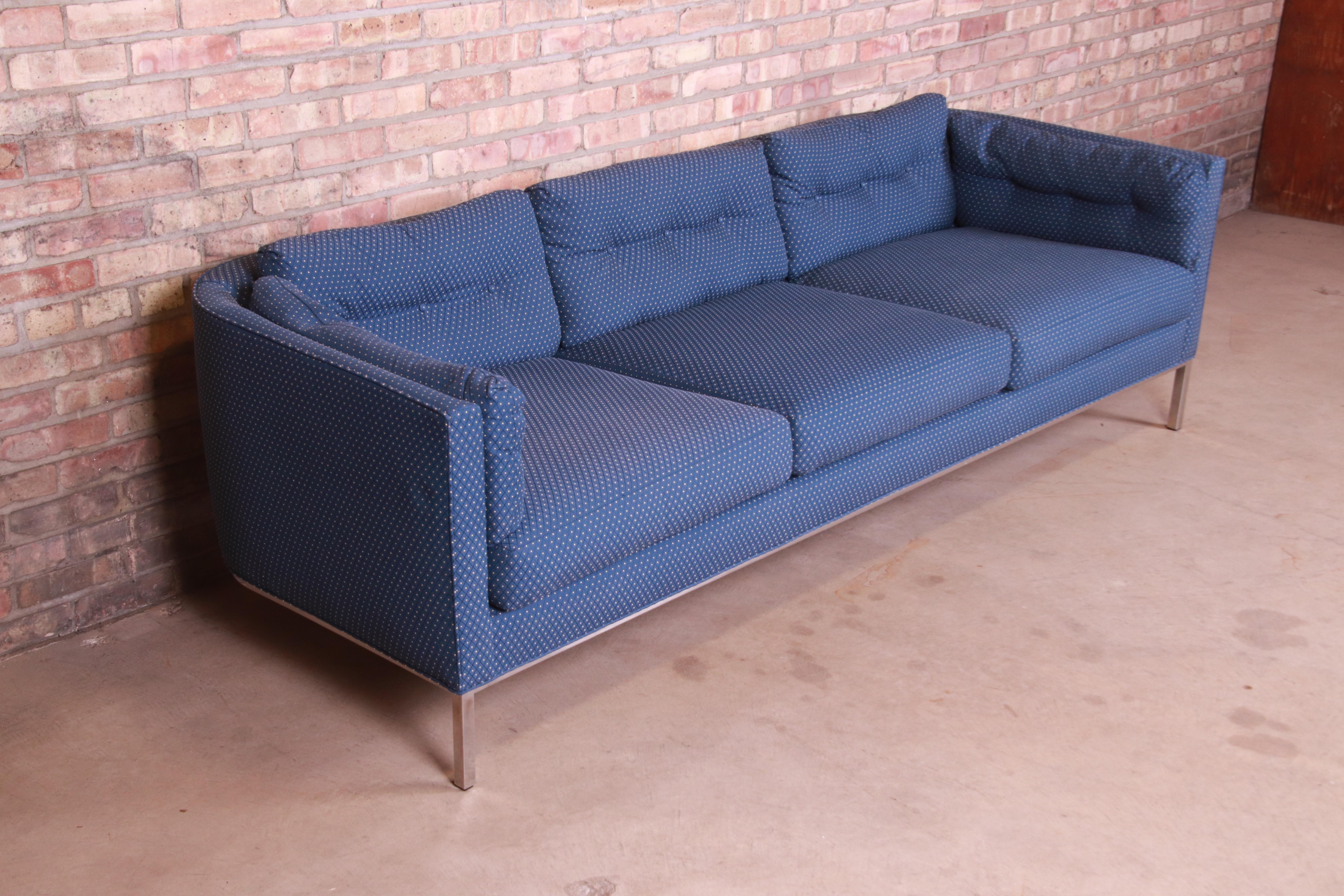 Roger Sprunger for Dunbar Curved Back Sofa, 1970s In Good Condition In South Bend, IN