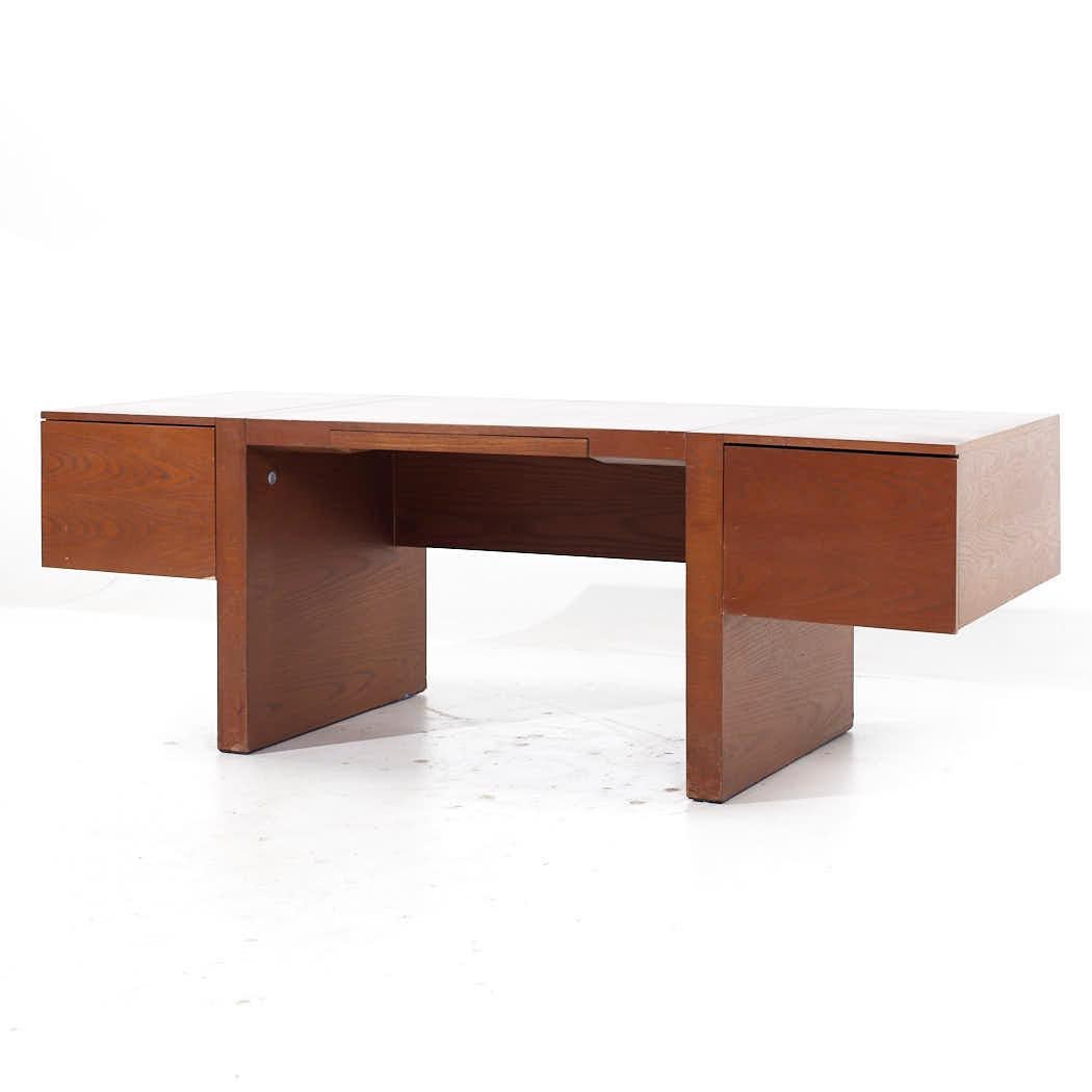 Mid-Century Modern Roger Sprunger for Dunbar Mid Century Executive Oak Desk For Sale