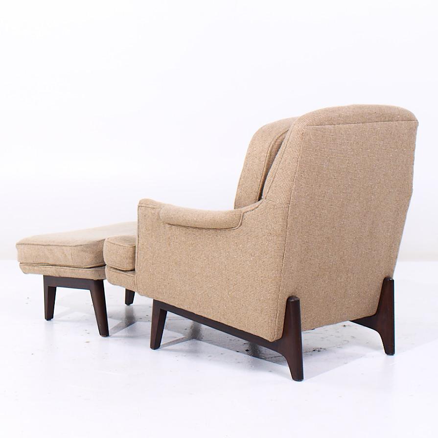 Roger Sprunger para Dunbar Silla de salón y otomana de mediados de siglo finales del siglo XX en venta