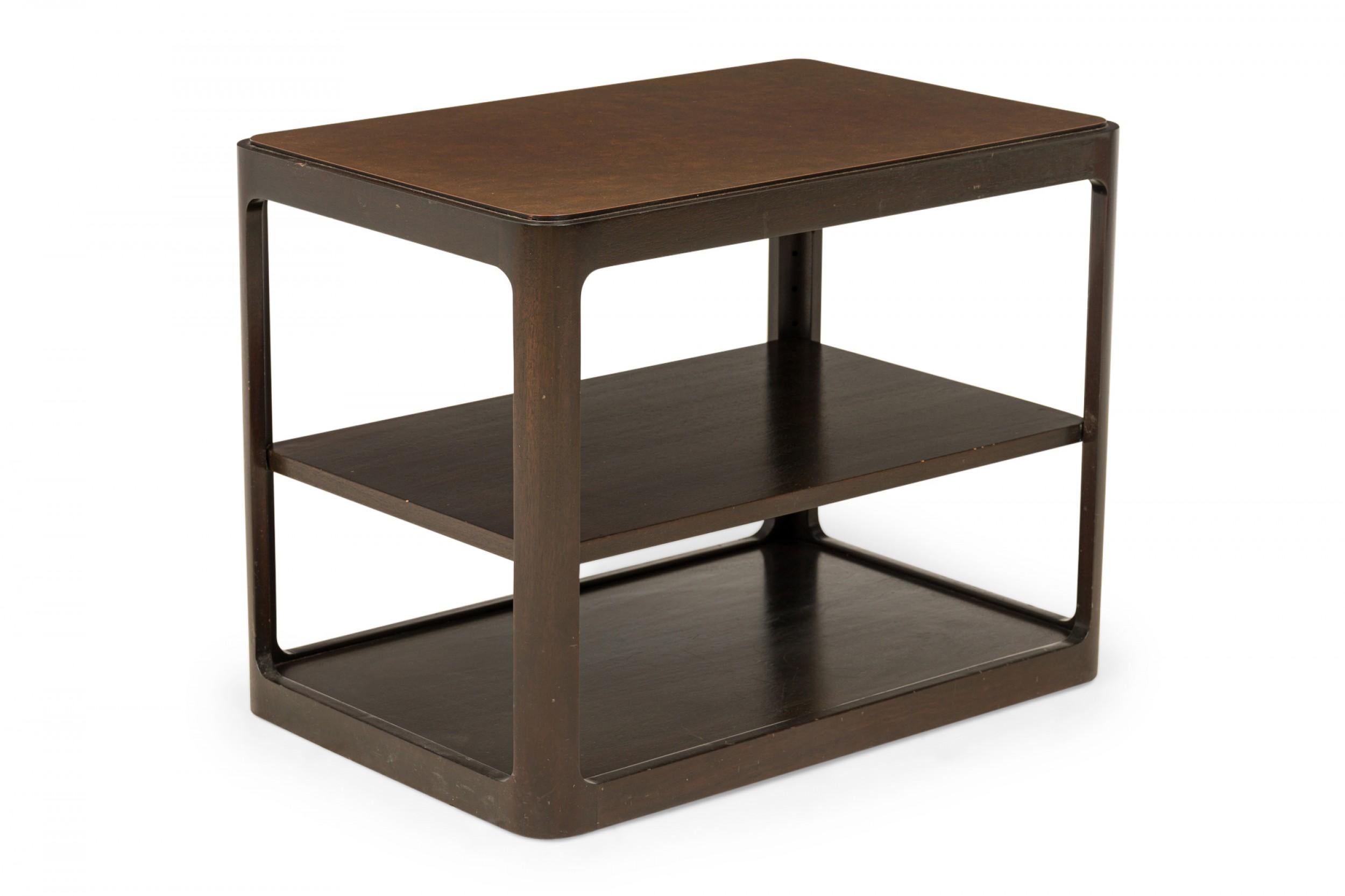 Américain Roger Sprunger pour Dunbar Table d'appoint en bois foncé 'Radius' Form A en vente