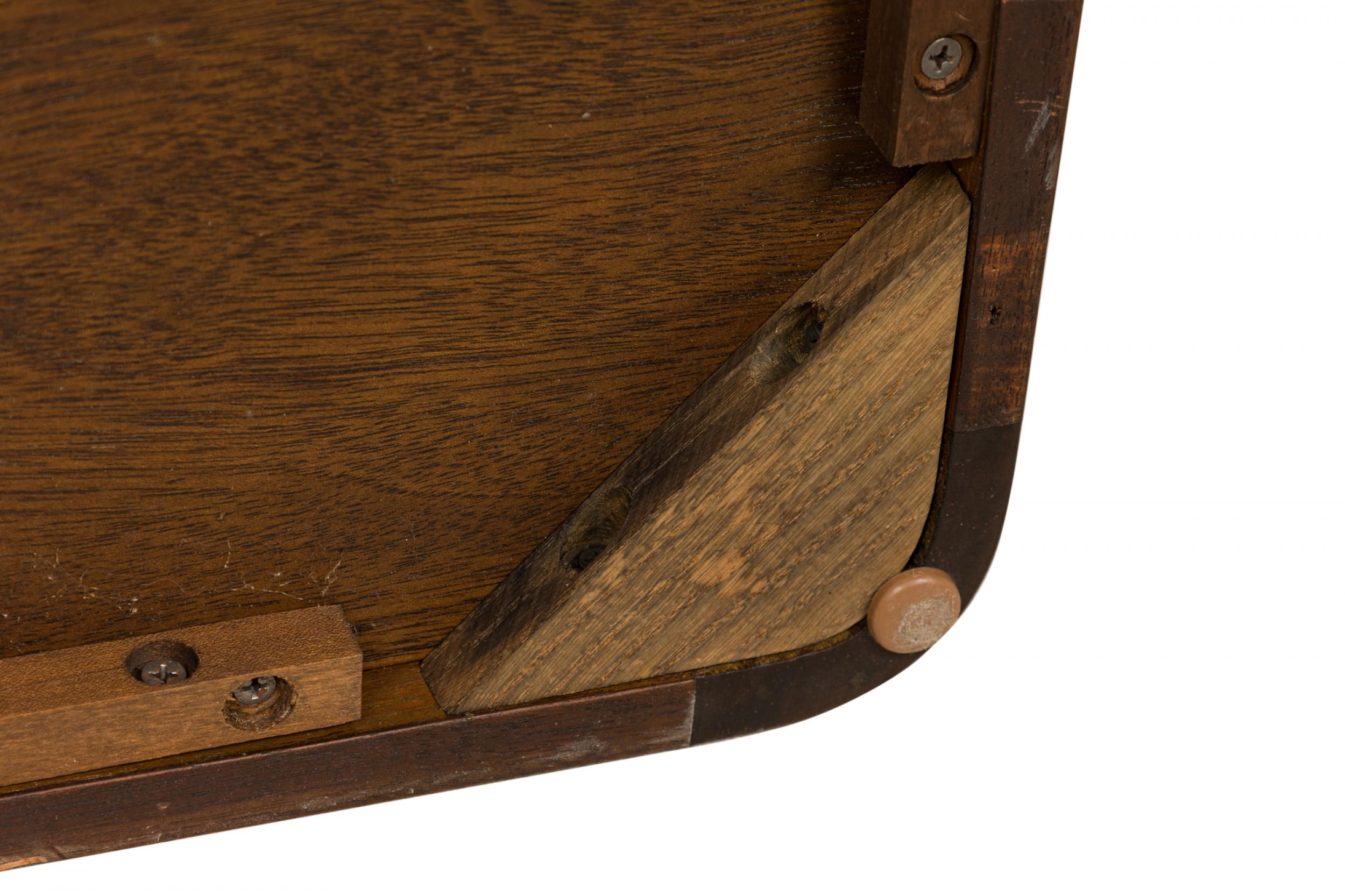 Roger Sprunger pour Dunbar table d'appoint en bois en forme de « Radius » en vente 3
