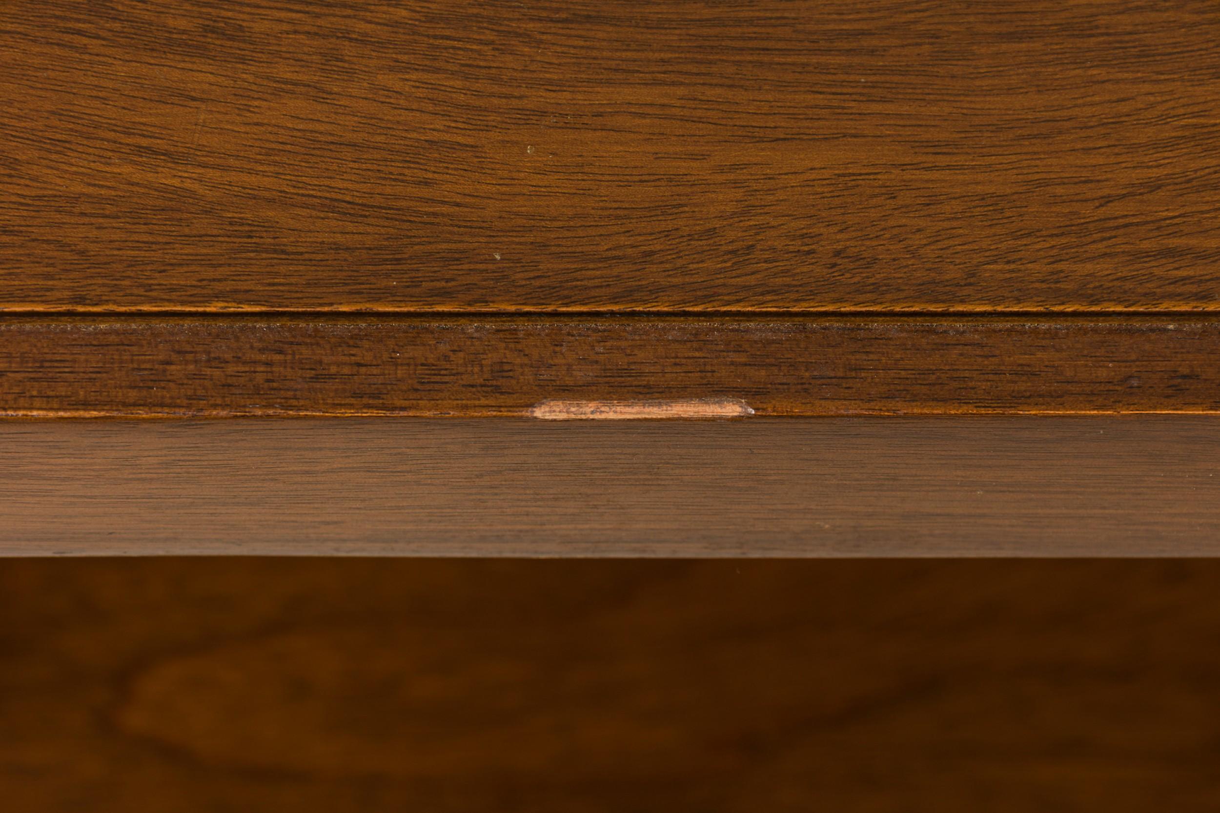 20ième siècle Roger Sprunger pour Dunbar table d'appoint en bois en forme de « Radius » en vente