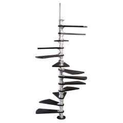 Roger Tallon. Escalier en colimaçon en aluminium et acajou. Circa 1970.