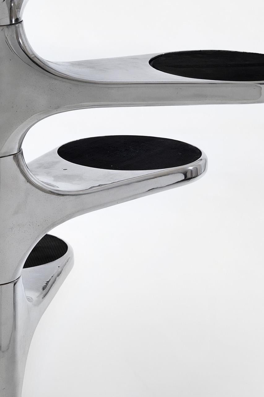 Roger Tallon: Spiral staircase, 18 steps en Excelente estado para la venta en SAINT-OUEN-SUR-SEINE, FR