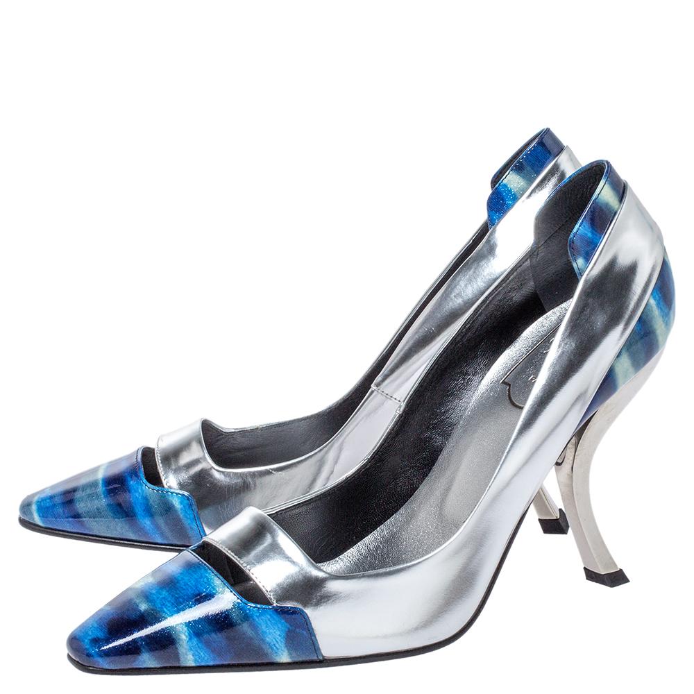 Roger Viver Sliver/Blue Glitter Leather Pointed Toe Pumps Size 36 In New Condition In Dubai, Al Qouz 2