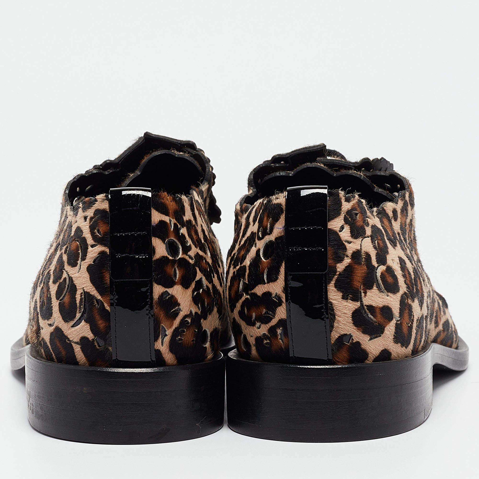 Women's Roger Vivier Beige/Brown Leopard Print Laser Cut Calf Hair Lace Up Derby Size 40 For Sale
