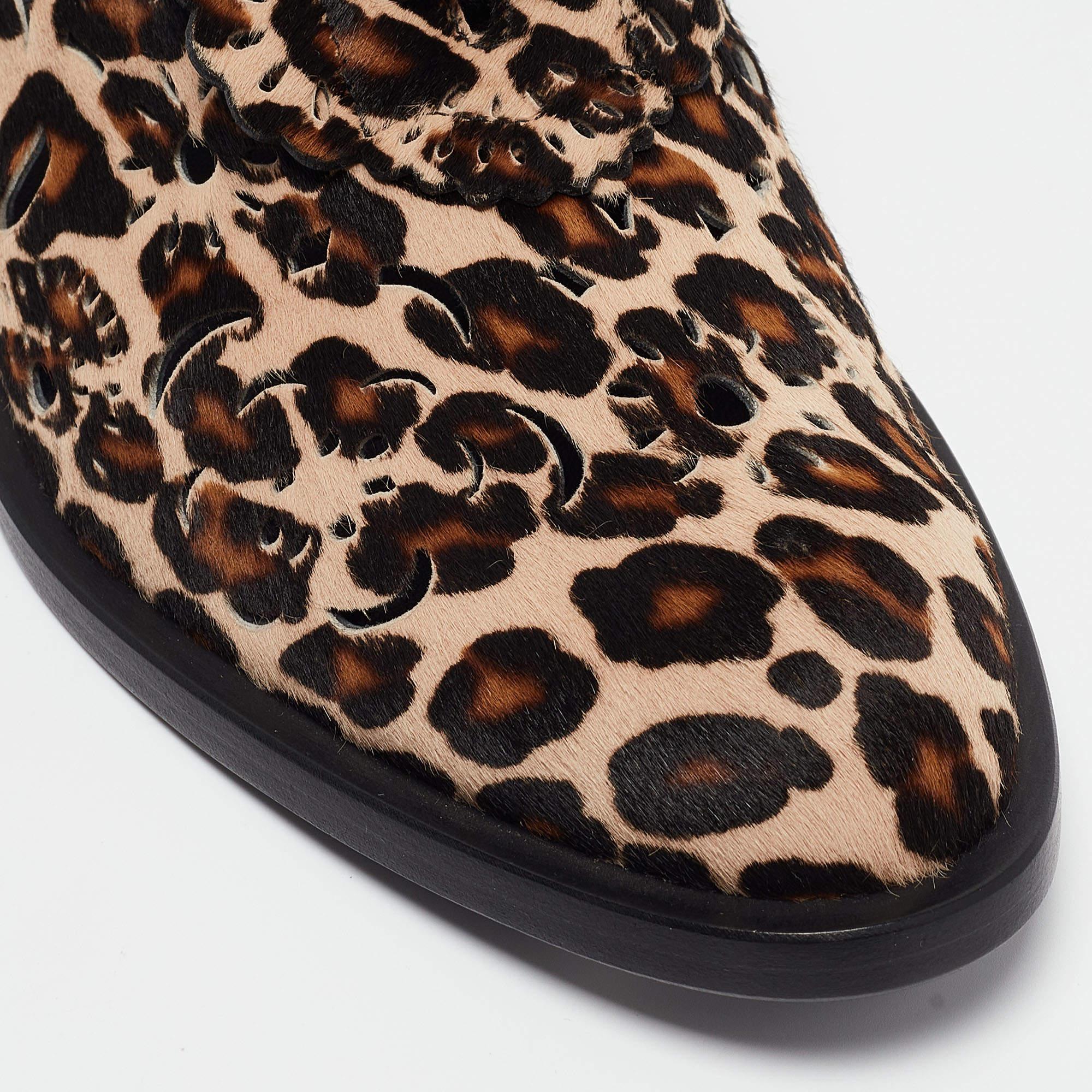 Roger Vivier Beige/Brown Leopard Print Laser Cut Calf Hair Lace Up Derby Size 40 For Sale 2