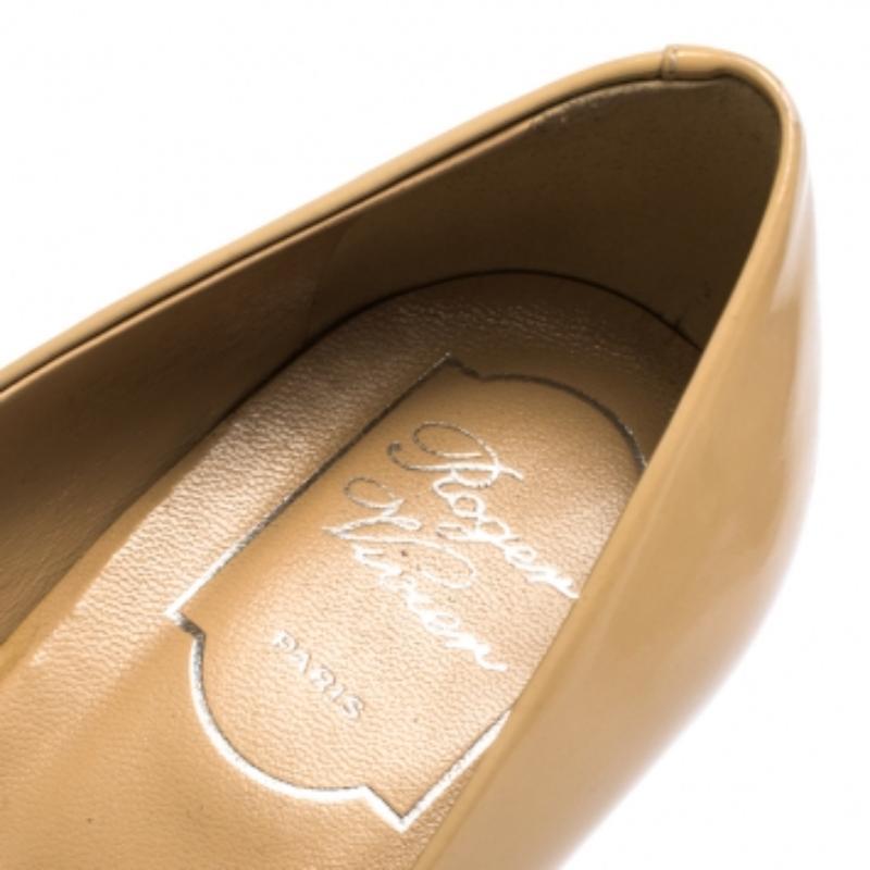 Roger Vivier Beige Patent Leather Square Toe Pumps Size 39 en venta 2