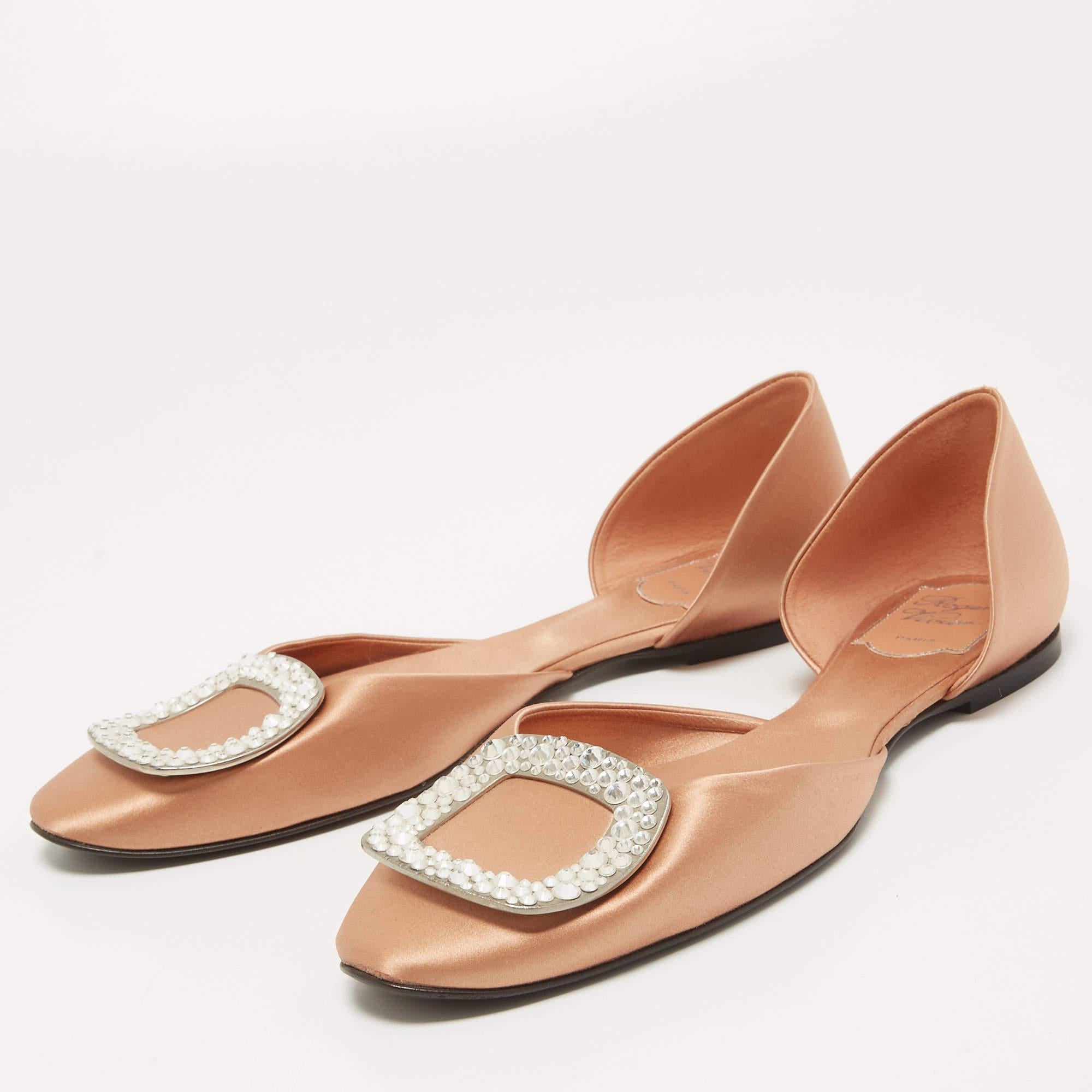 A perfect blend of luxury, style, and comfort. These designer flats are made using prime quality materials and frame your feet in the most elegant way. They can be paired with a host of outfits from your wardrobe.

Includes: Original Dustbag