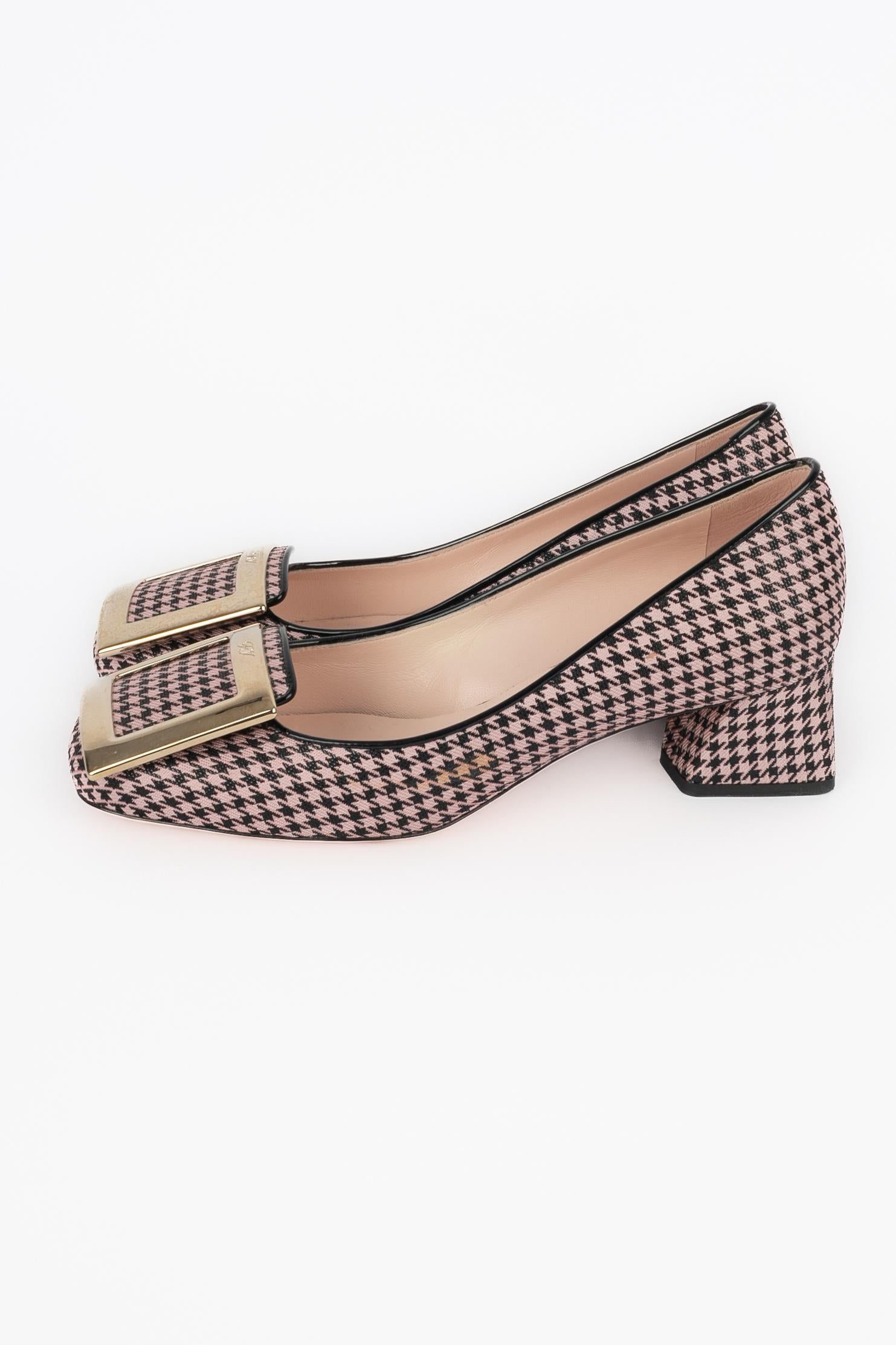 Scarpe nere e rosa Roger Vivier in vendita 1