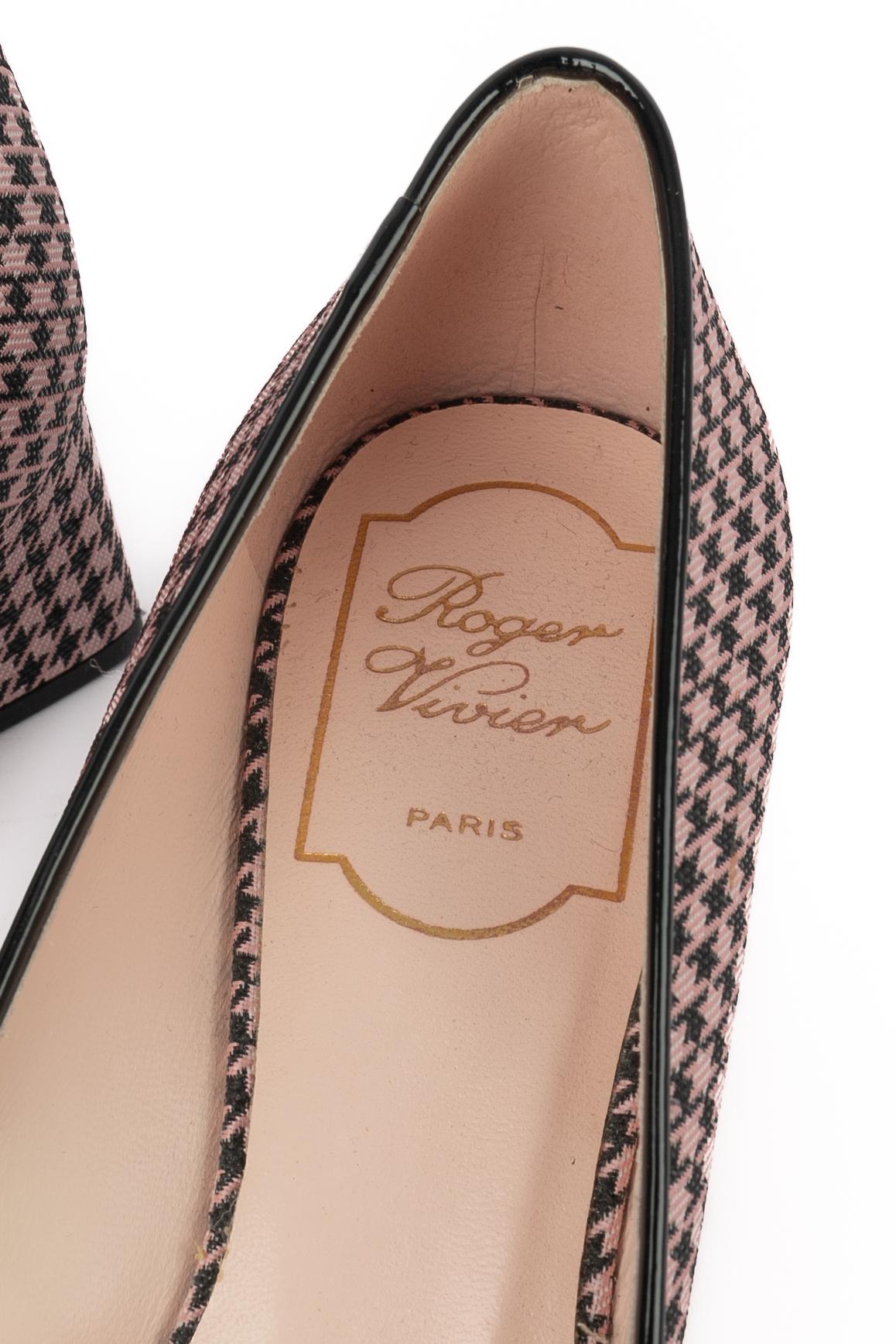 Scarpe nere e rosa Roger Vivier in vendita 3