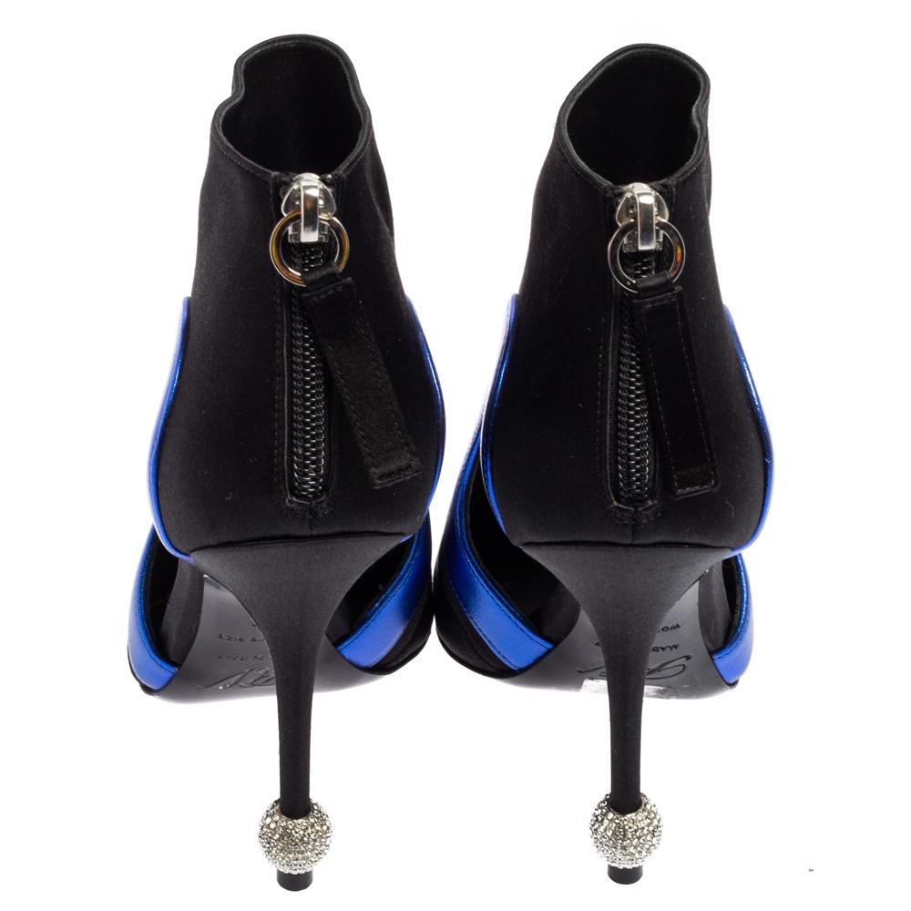 Brilliantly crafted with a fancy exterior and shape, these ankle boots from Roger Vivier leave your feet looking glamourous. They are made using black-blue satin material with cut-out details highlighting them. Additionally, gorgeous these boots are