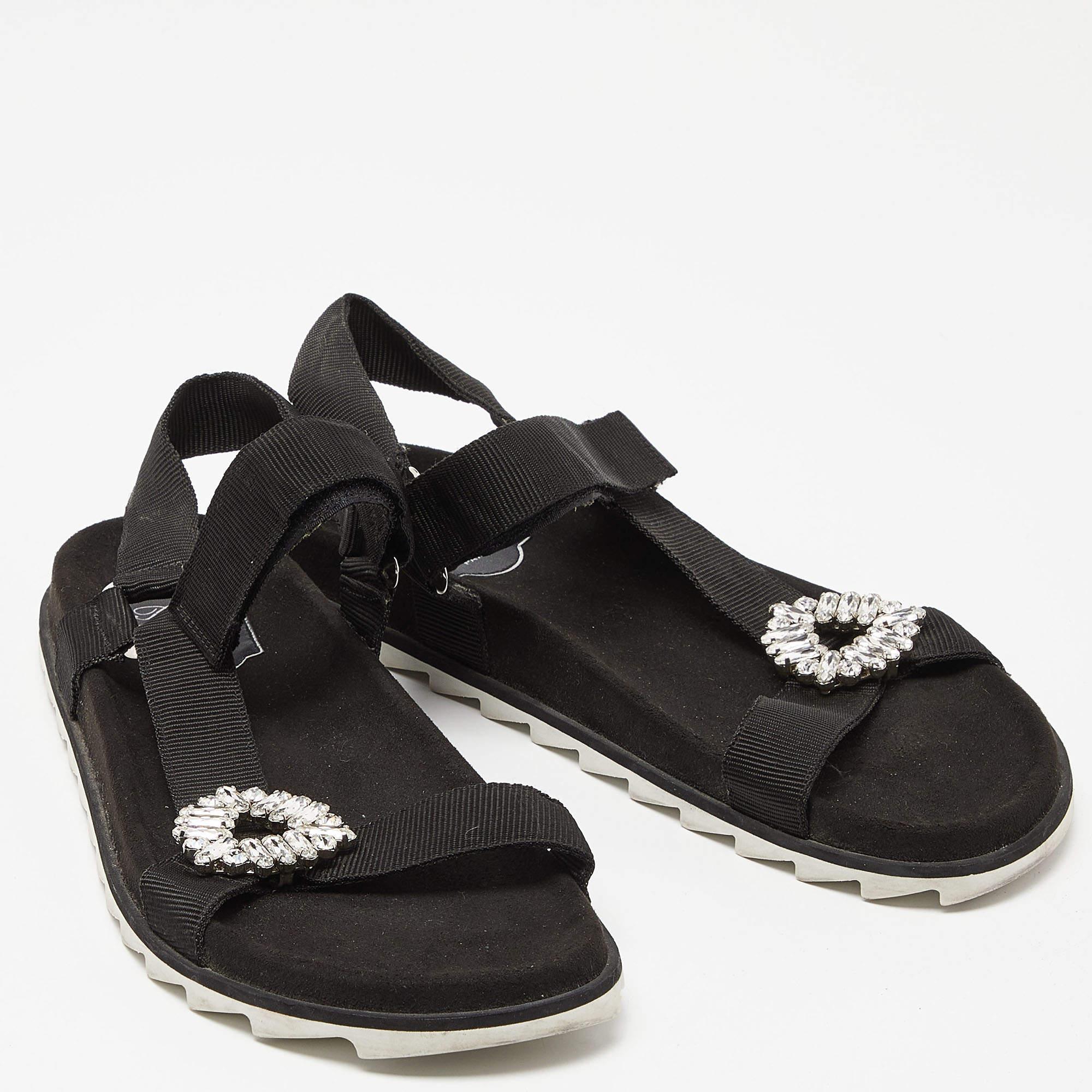 Roger Vivier Black Fabric Crystal Embellished Buckle Trekky Viv' Flat Sandals Si en vente 1