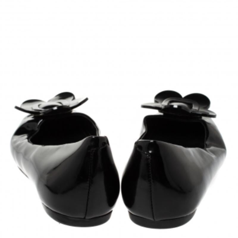 Roger Vivier Black Floral Applique Patent Leather Ballet Flats Size 39 en venta 2