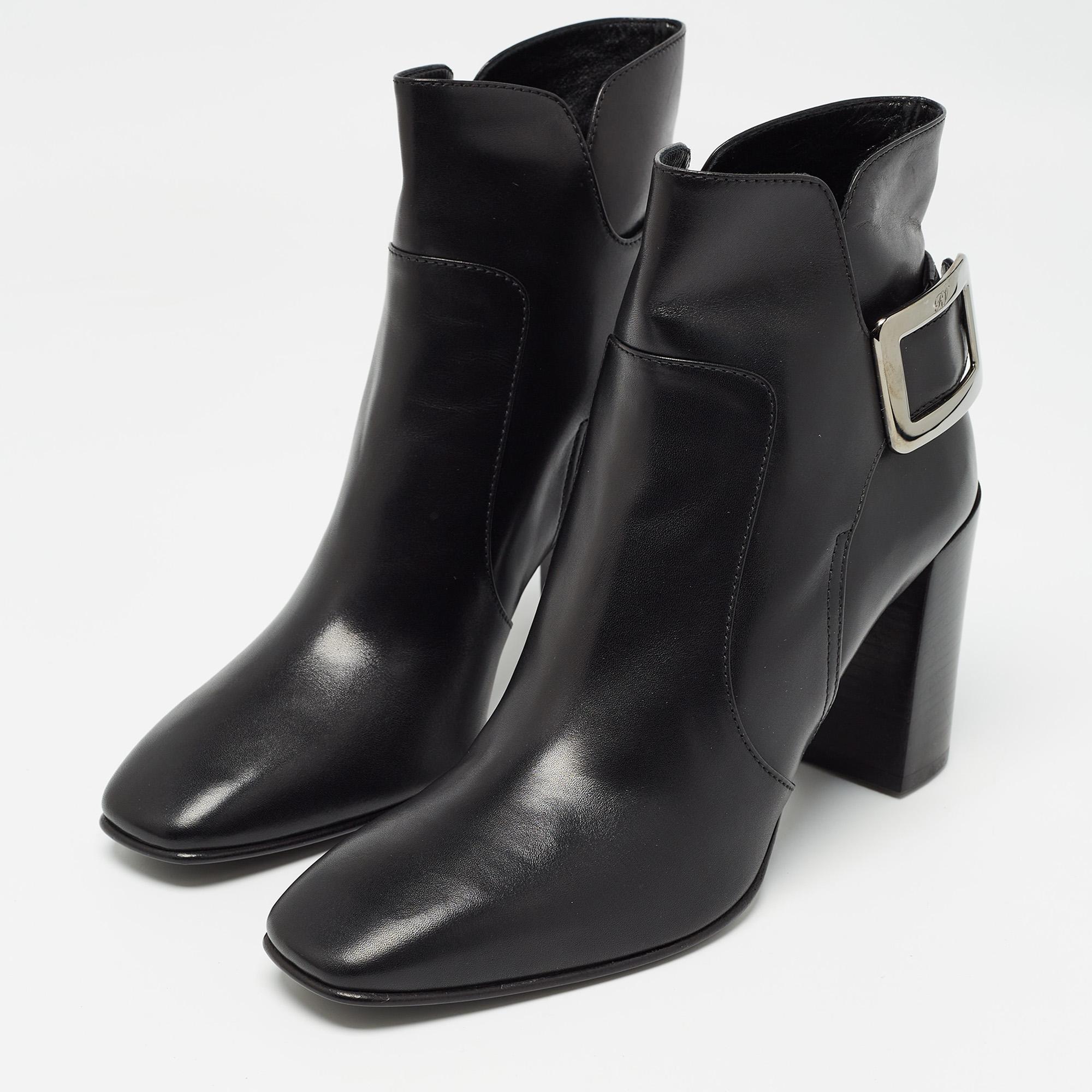 Meticulously designed into a smart silhouette, these boots are on-point with style. They come with comfortable insoles and durable outsoles to last you forever. These boots are just amazing, and you definitely need to get them right away.