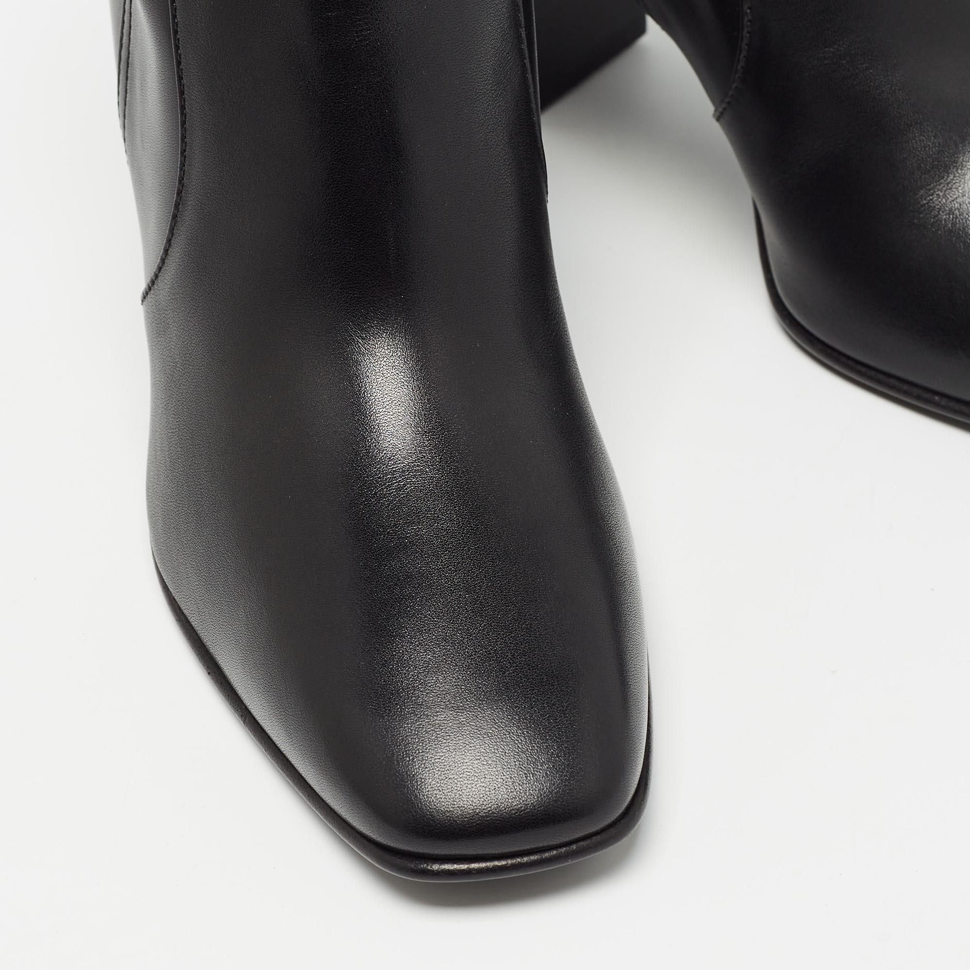Roger Vivier Black Leather Buckle Ankle Boots Size 40.5 For Sale 3