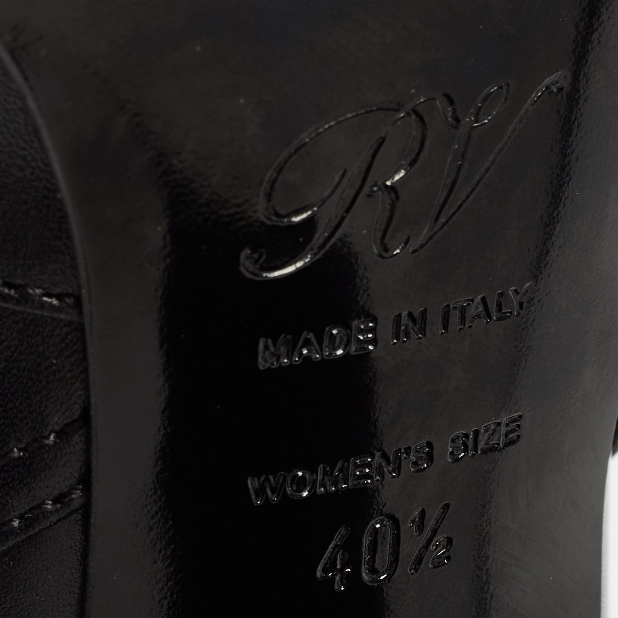 Roger Vivier Black Leather Buckle Ankle Boots Size 40.5 For Sale 4