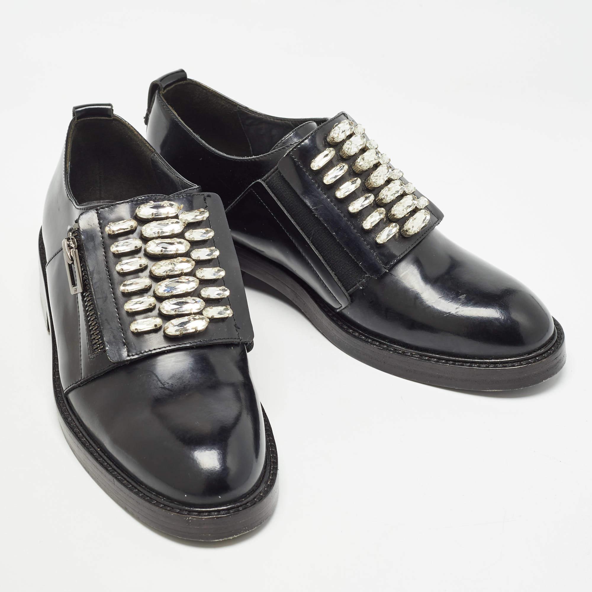 Women's Roger Vivier Black Leather Crystal Embellished Oxfords Size 36 For Sale