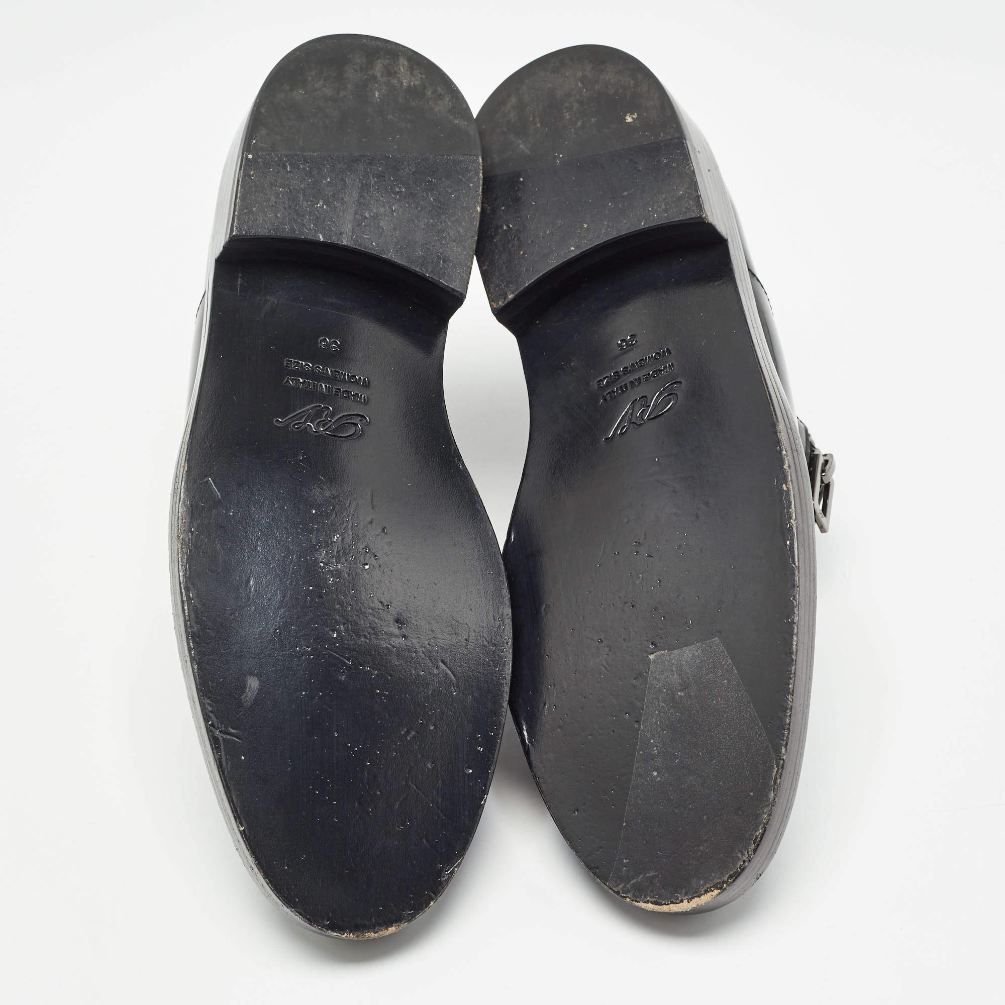 Roger Vivier Black Leather Crystal Embellished Oxfords Size 36 For Sale 2