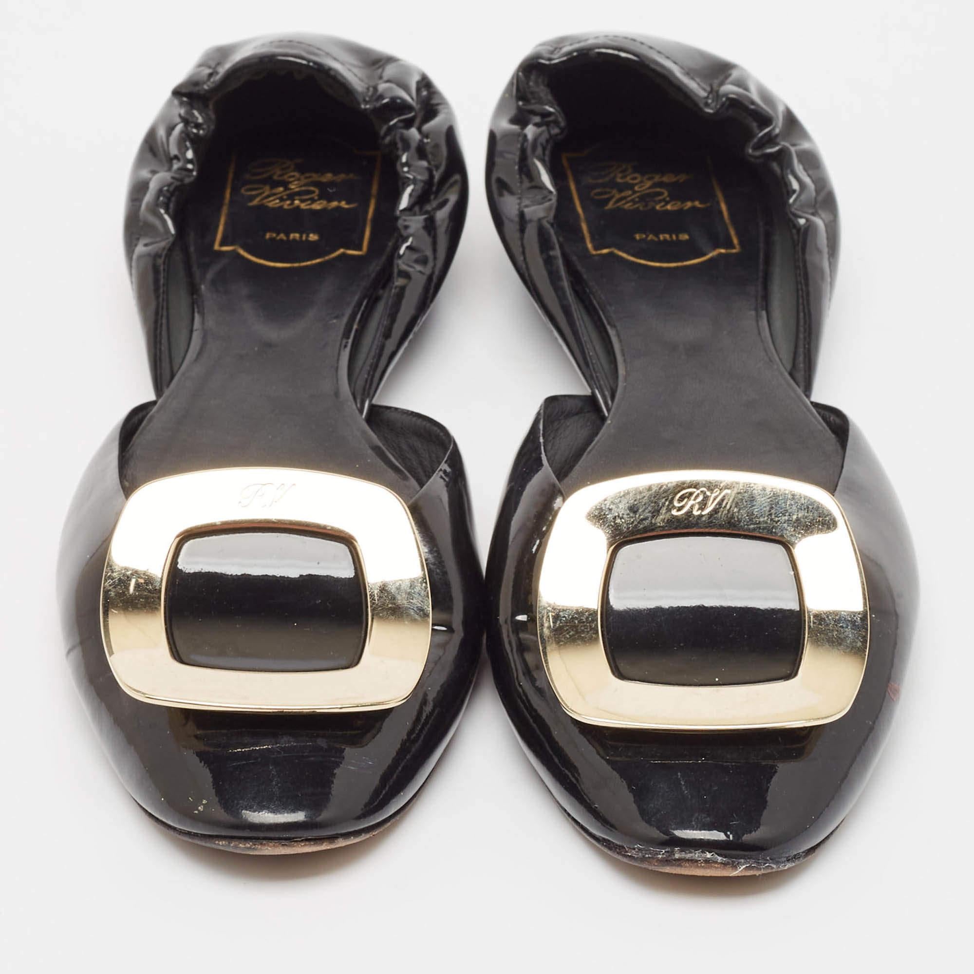Roger Vivier Black Patent Leather Chip Scrunch Flats Size 39 In Good Condition For Sale In Dubai, Al Qouz 2