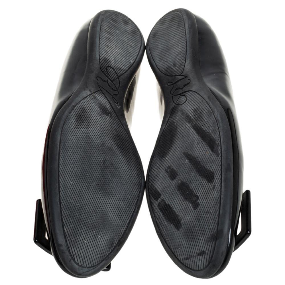 Roger Vivier Black Patent Leather Trompette Ballet Flats Size 41 In Good Condition In Dubai, Al Qouz 2