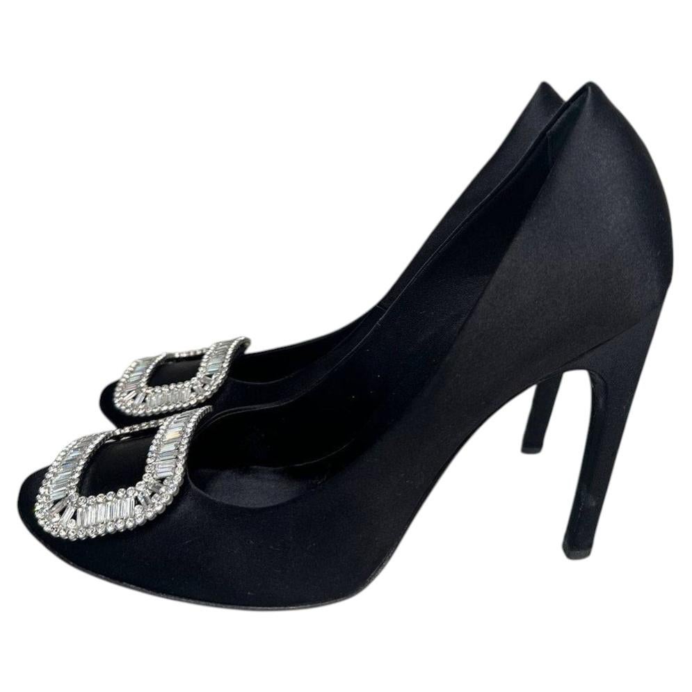 Roger Vivier – Pumps aus schwarzem Satin mit Kristallschnalle, Größe 39 im Angebot