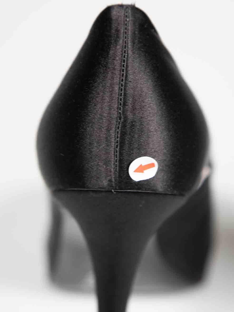 Roger Vivier Noir Satin Peep Toe Platform Heels Size IT 41 en vente 3