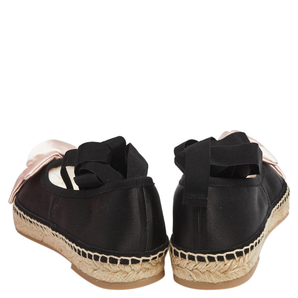 Roger Vivier Raso Nero Dettaglio Rosa Allacciate Ballerine Espadrille Taglia 34 In condizioni Nuovo a Dubai, Al Qouz 2