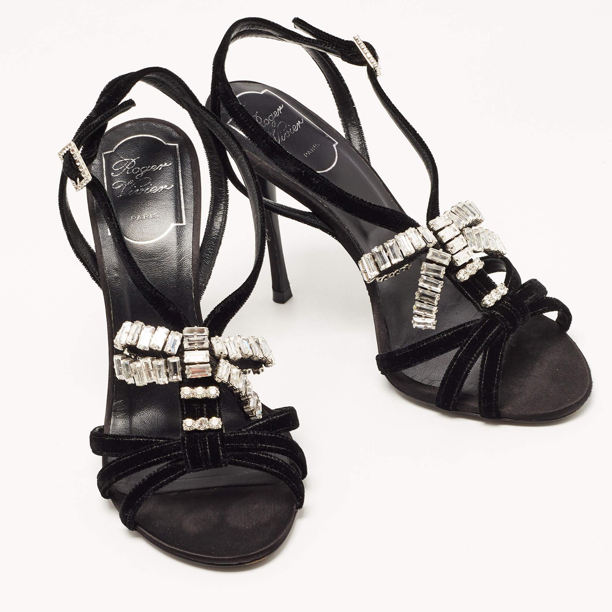 Roger Vivier Black Velvet Crystal Embellished Bow Sandals Size 37 In Good Condition For Sale In Dubai, Al Qouz 2