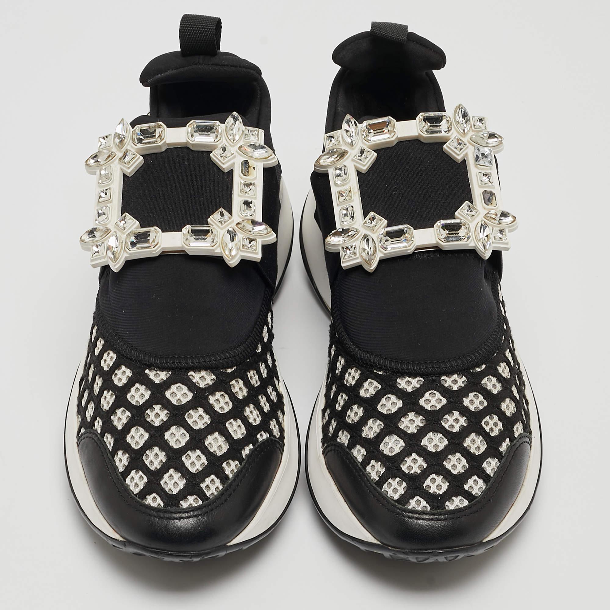 Roger Vivier Black/White Mesh and Neoprene Viv Run Strass Sneakers Size 35 In Good Condition For Sale In Dubai, Al Qouz 2