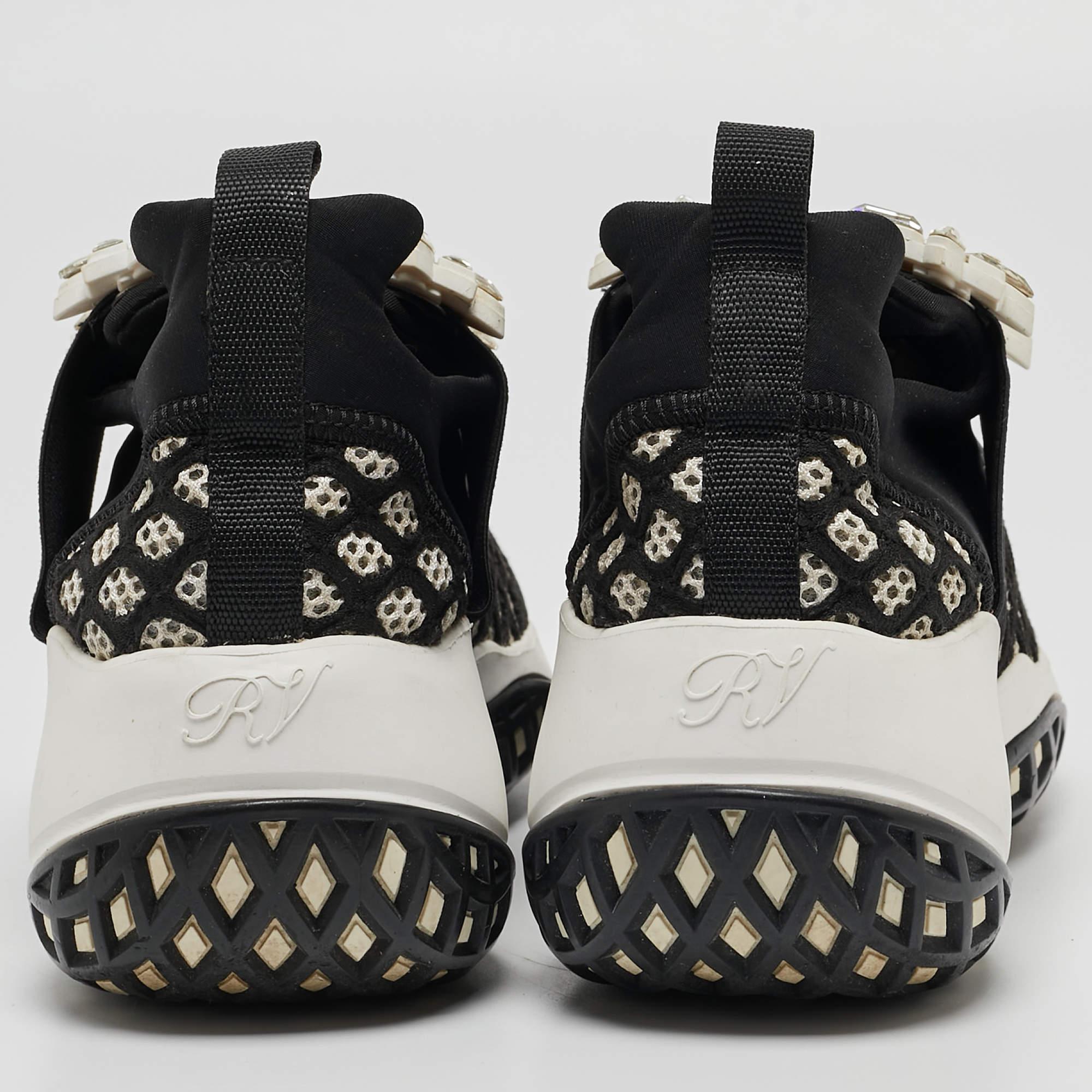 Roger Vivier Black/White Mesh and Neoprene Viv Run Strass Sneakers Size 35 en vente 4