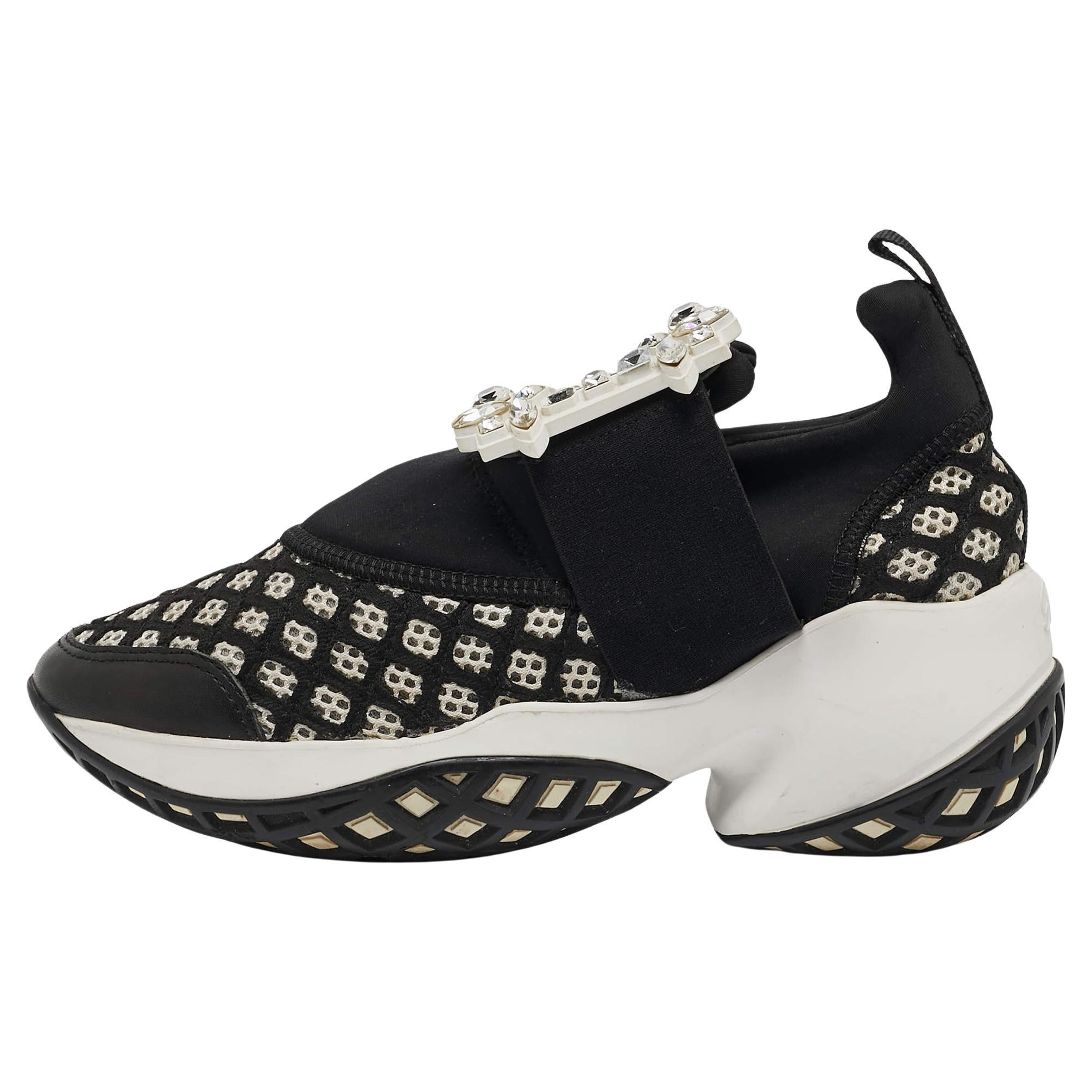 Roger Vivier Black/White Mesh and Neoprene Viv Run Strass Sneakers Size 35 en vente