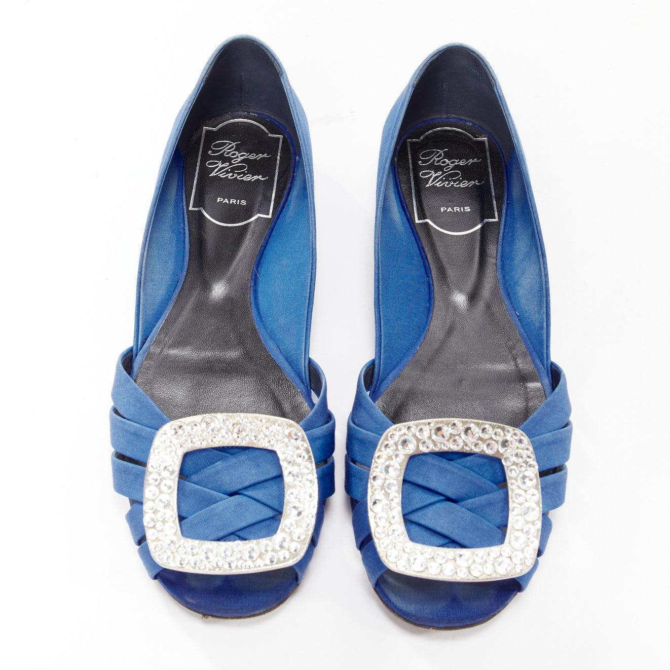 ROGER VIVIER blue satin crystal square buckles woven front pep toe flats EU34.5
Reference: YIKK/A00075
Brand: Roger Vivier
Material: Fabric
Color: Blue, Silver
Pattern: Crystals
Closure: Slip On
Lining: Black Leather
Extra Details: Peep toe with