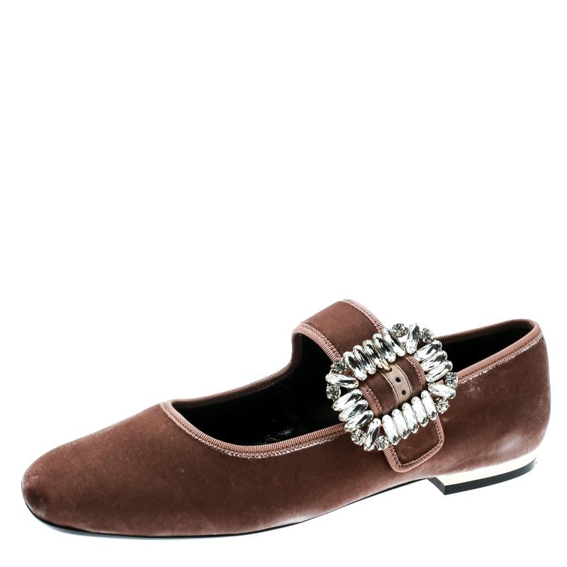 Be ready to catch admiring glances when you step out in this pair of flats by Roger Vivier. They are covered in blush pink velvet and styled with strap fastenings that feature crystal embellishments and short heels. Standout at evening parties with