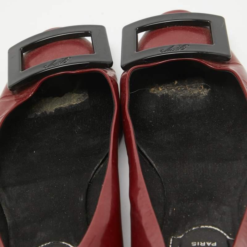 Roger Vivier Burgundy Patent Leather Trompette Ballet Flats Size 36 In Fair Condition For Sale In Dubai, Al Qouz 2