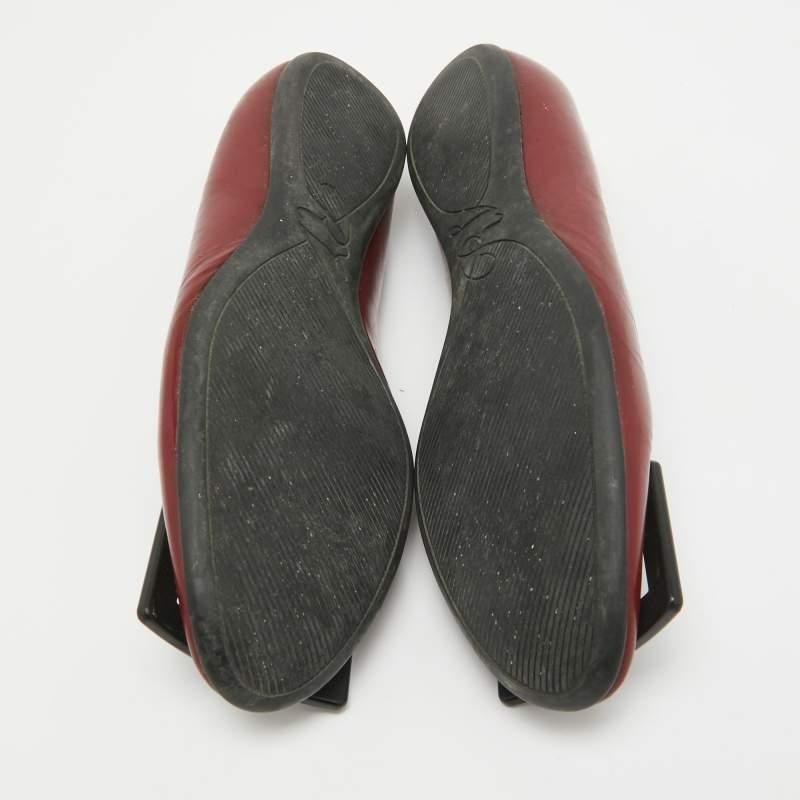 Roger Vivier Burgundy Patent Leather Trompette Ballet Flats Size 36 For Sale 2