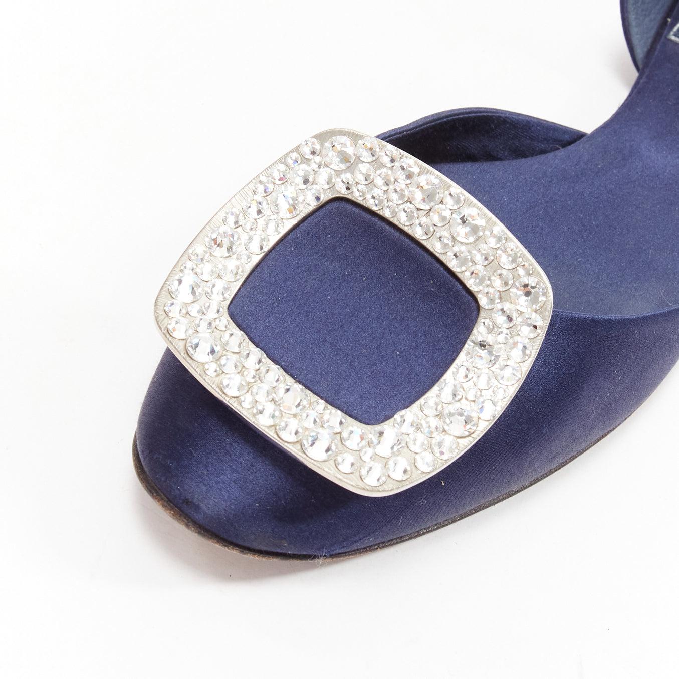 ROGER VIVIER Chips Chausssures plates à boucles carrées en cristal satiné bleu marine EU35 en vente 3