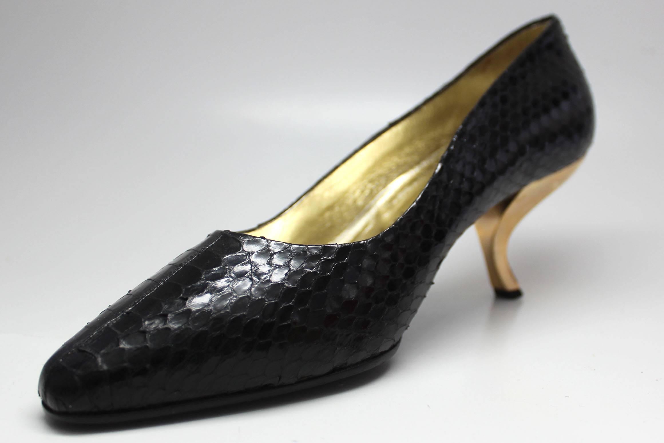 Roger Vivier Comma or 'Virgule' Heel in Black Lizard In Excellent Condition For Sale In New York, NY