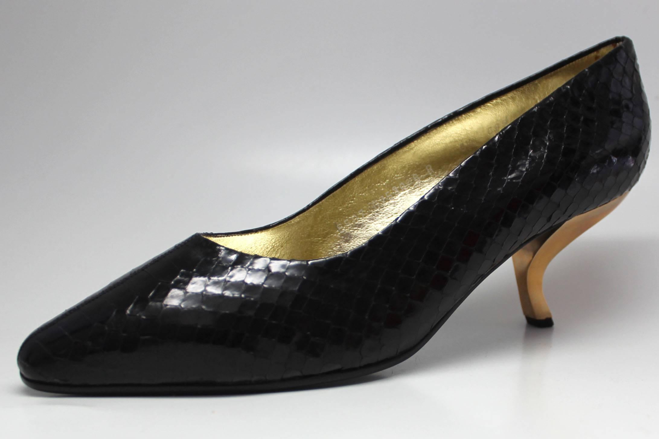 Roger Vivier Comma or 'Virgule' Heel in Black Lizard For Sale 2