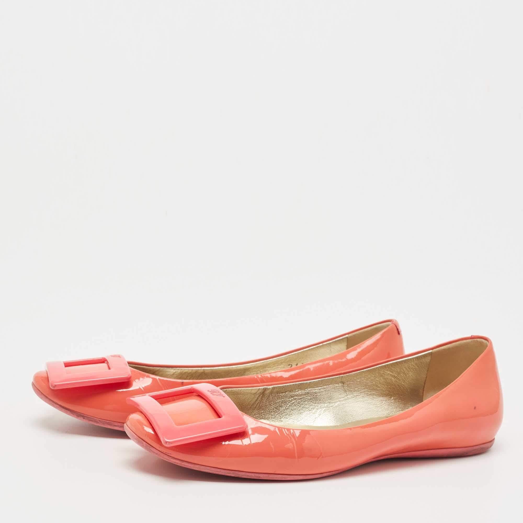Wonderfully crafted shoes added with notable elements to fit well and pair perfectly with all your plans. Make these ballet flats yours today