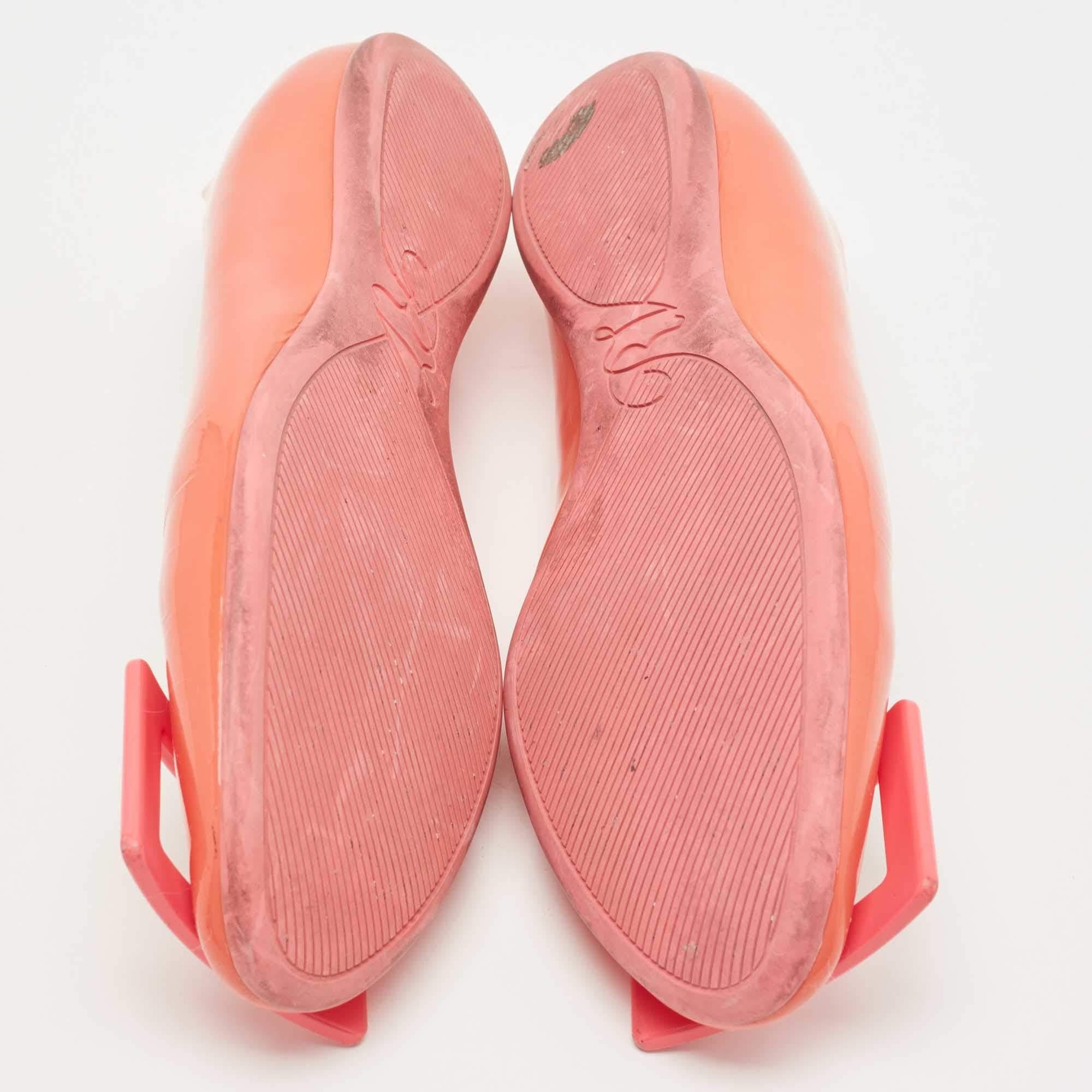 Roger Vivier Coral Pink Patent Leather Belle Vivier Ballet Flats Size 34.5 For Sale 1
